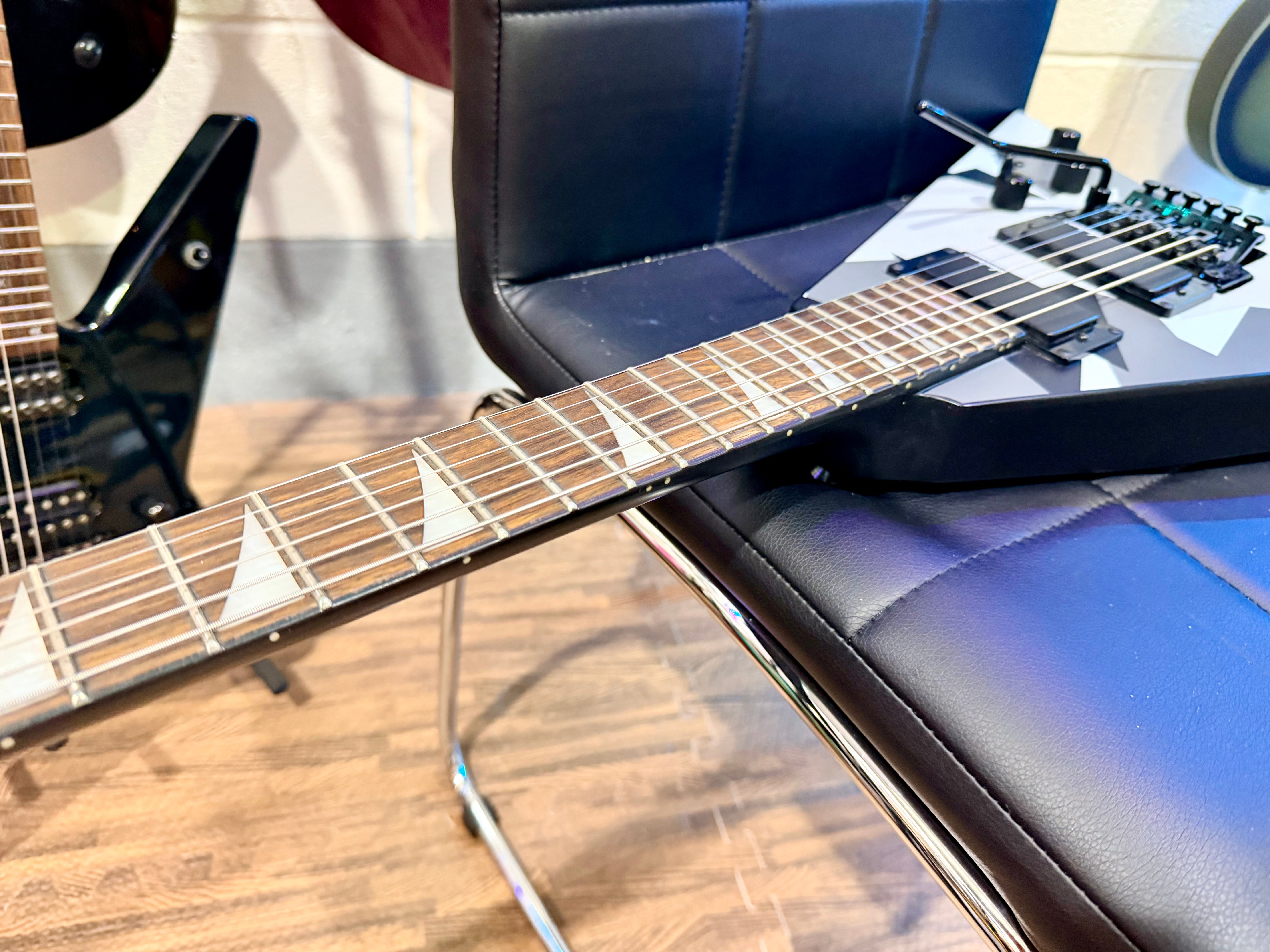 🔥2022🔥 Jackson Rhoads X Series RRX24 Winter Camo~ Hard Case~ Electric Guitar!