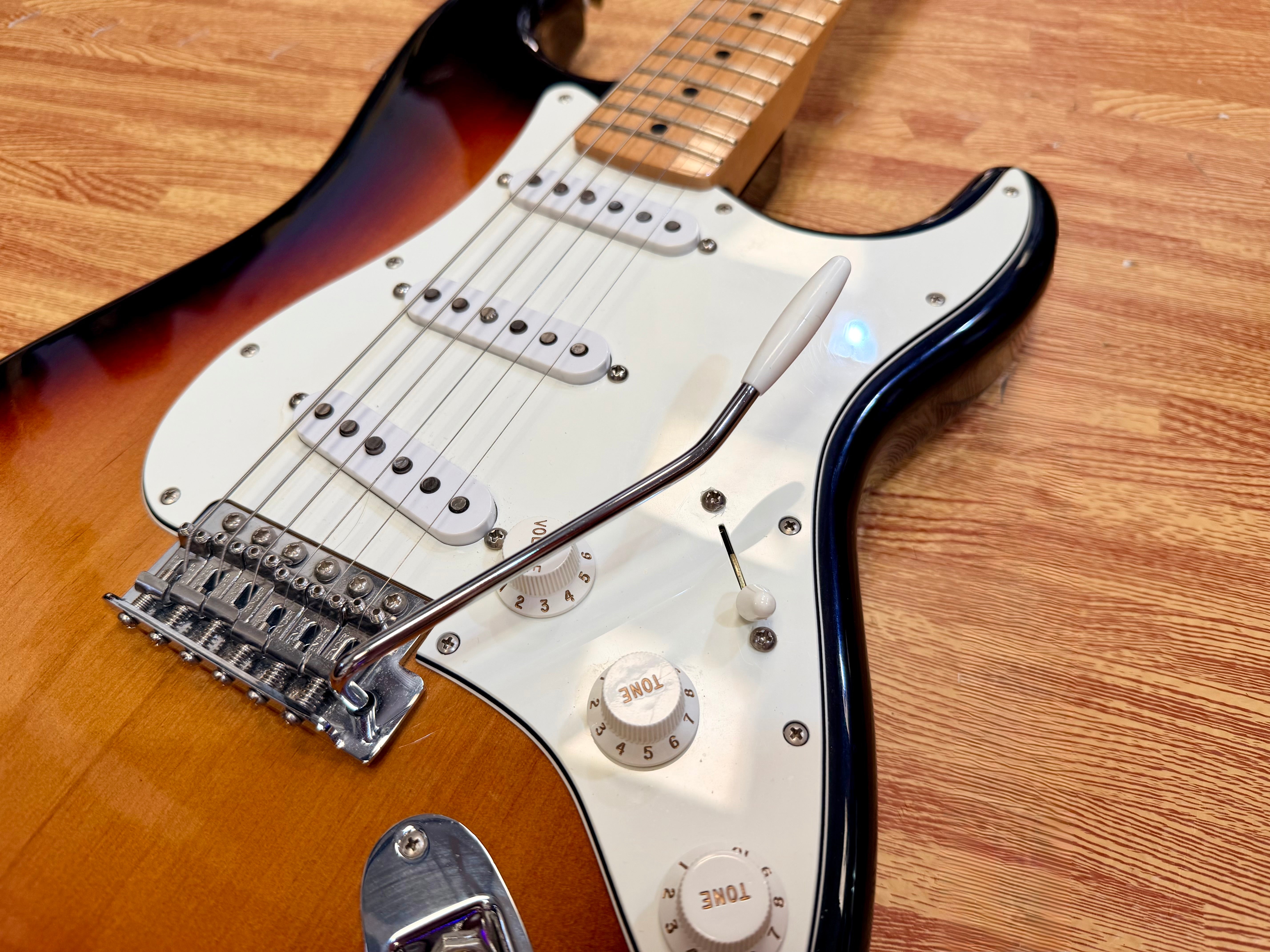 ☀️2017☀️ Fender Standard Stratocaster~ Mexican MIM~ Brown Sunburst~ Maple~ Strat