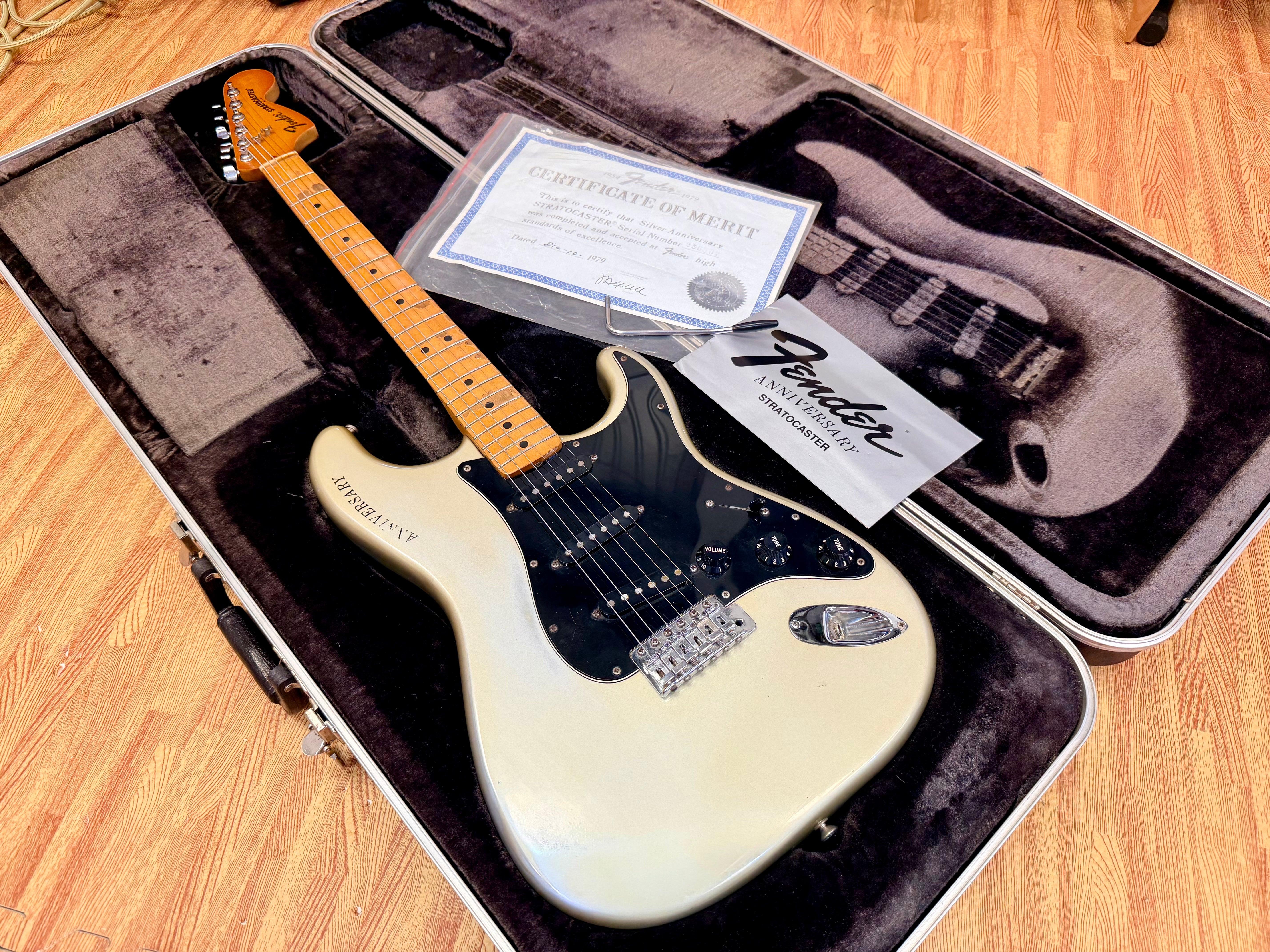 ✨1979✨ Fender 25th Anniversary American Stratocaster~ Porsche Silver + Case/COA