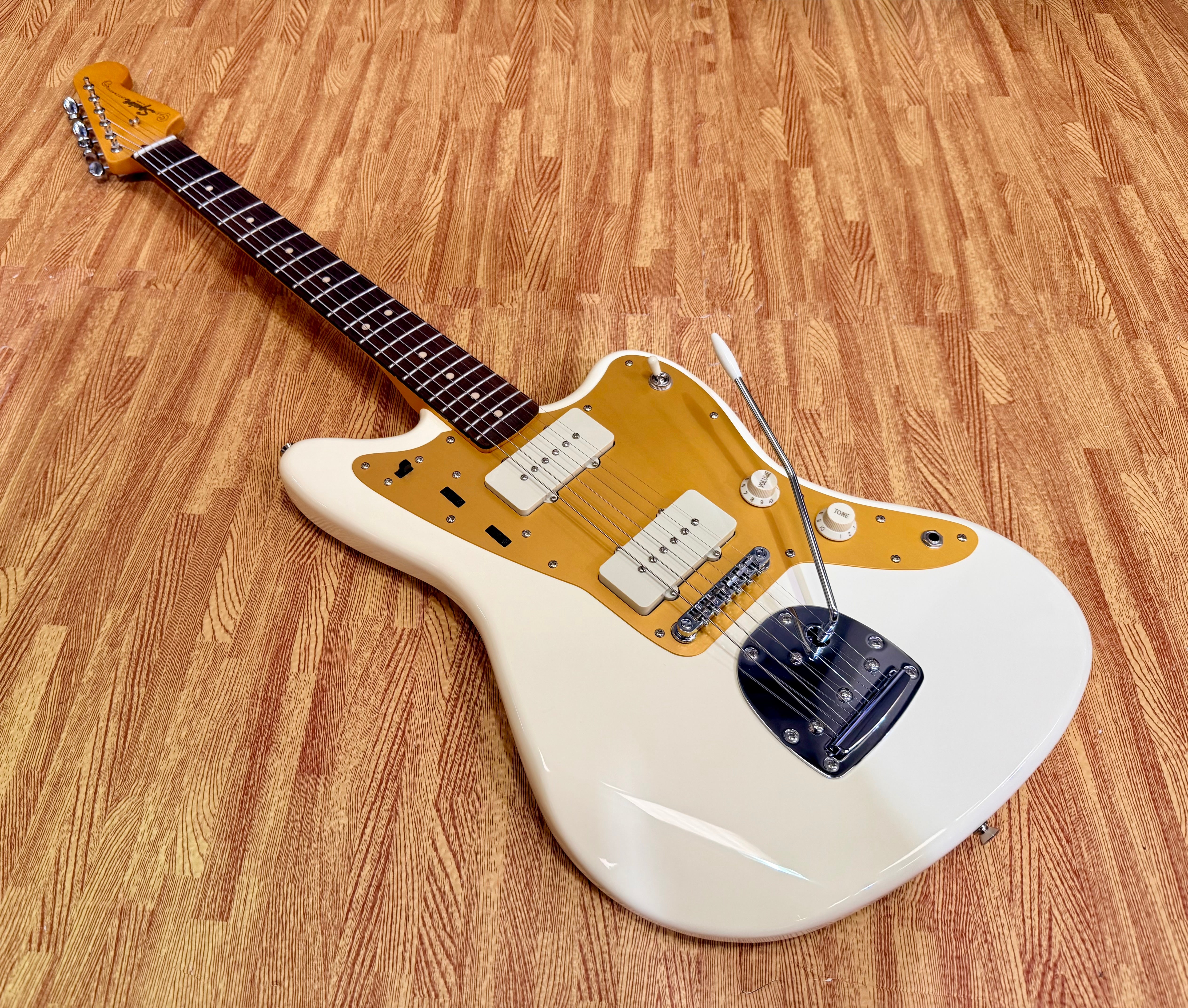 ✨2024✨ Fender Squier J Mascis Jazzmaster Vintage White & Gold~ MINT Condition!