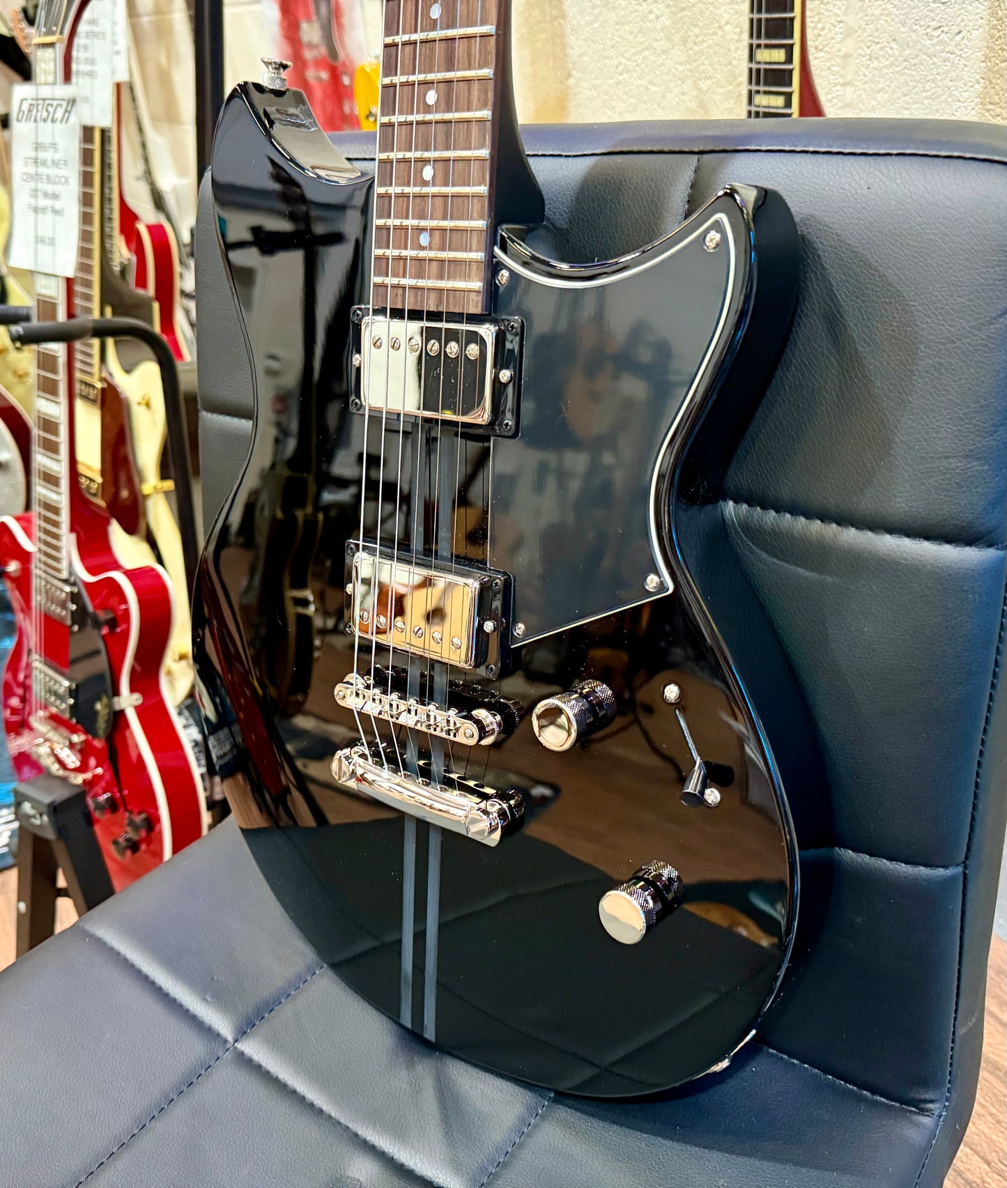 🌟BRAND NEW🌟 Yamaha Revstar Element RSE20~ Gloss Black~ Latest Model!