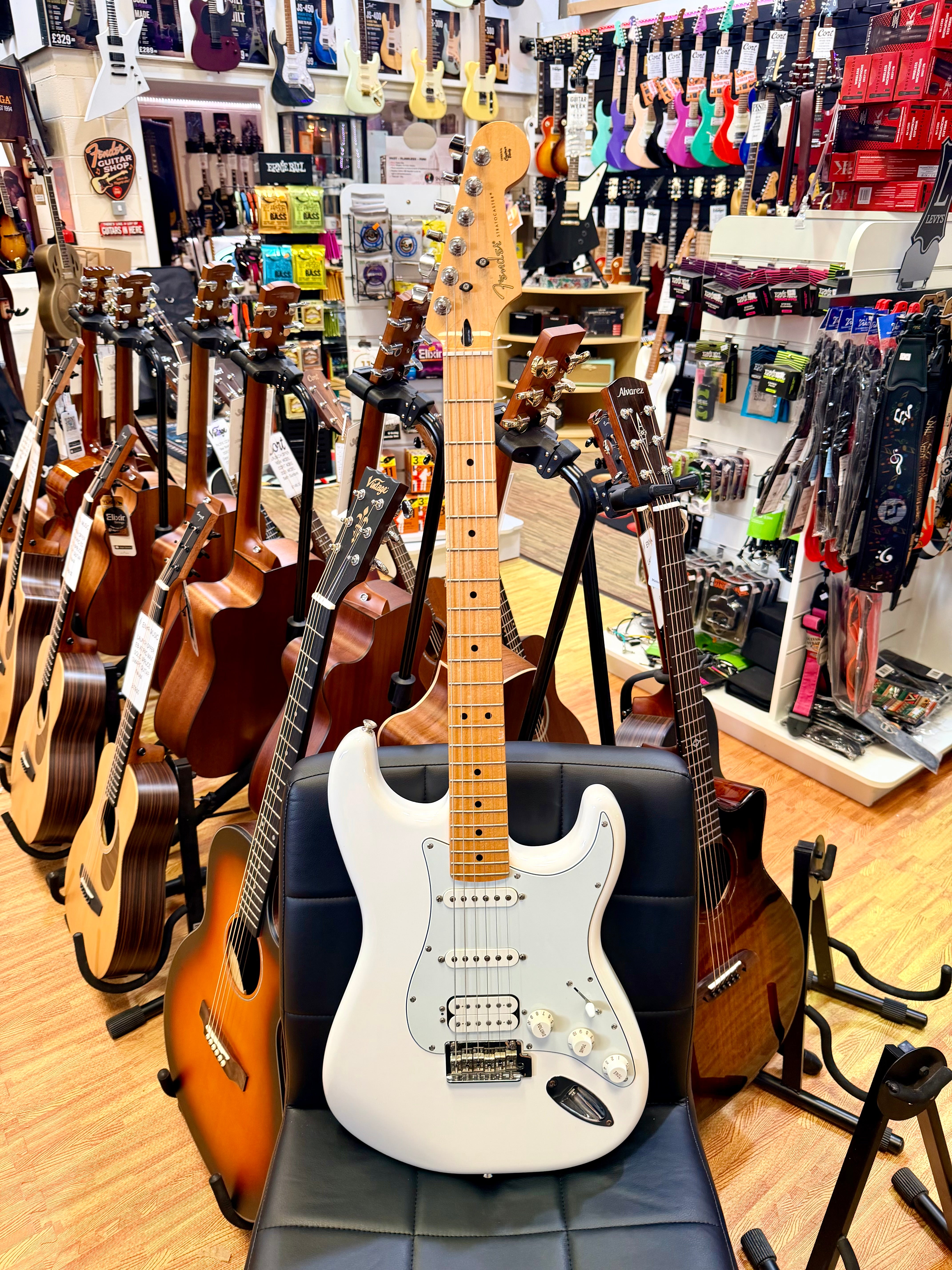✨2021✨ Fender Player Stratocaster HSS~ Polar White~ Maple Neck~ Mexican Strat!
