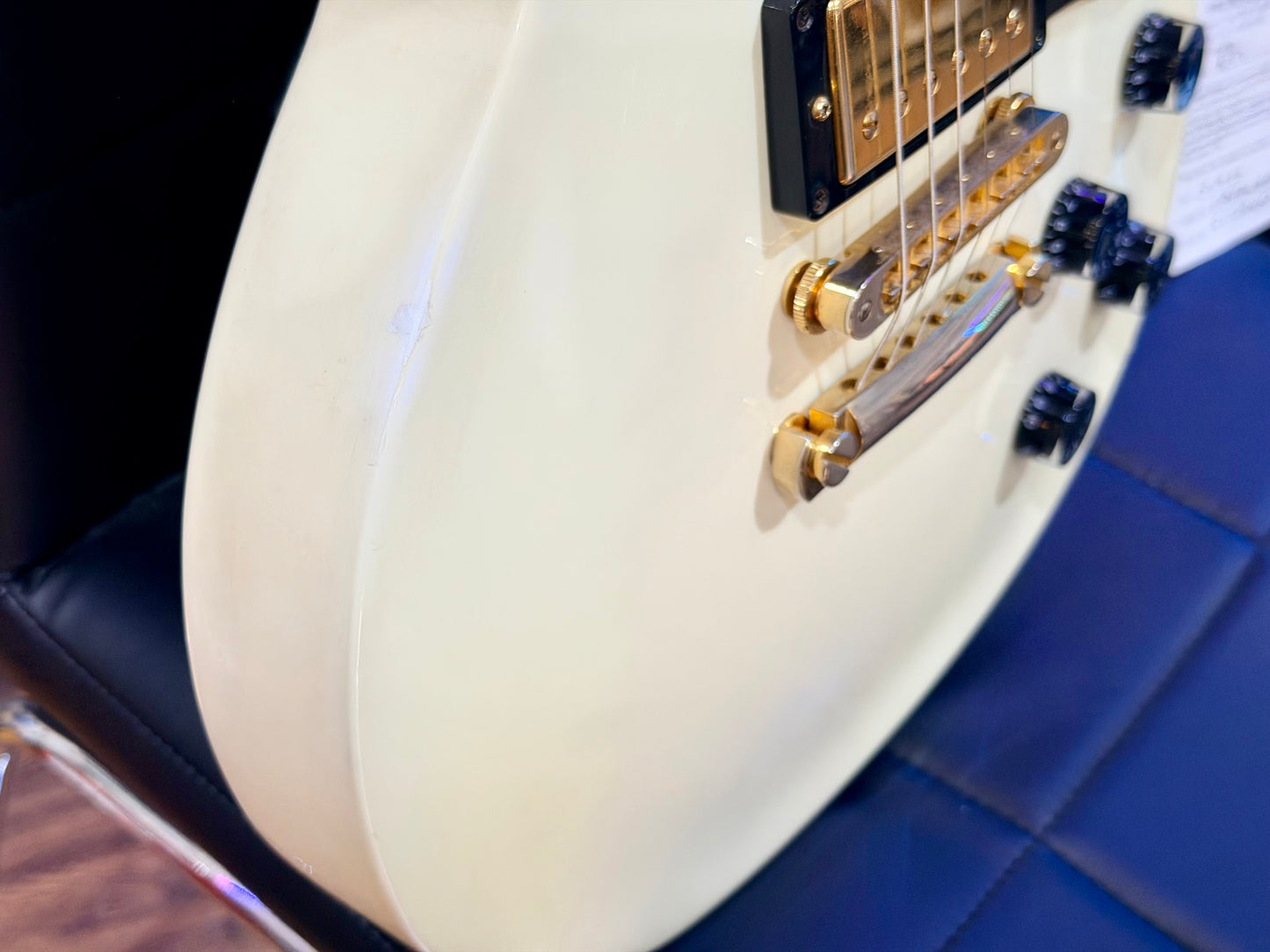 π2009π Gibson Les Paul Studio~ Alpine White & Gold~ Ebony Fretboard~ Gig Bag!