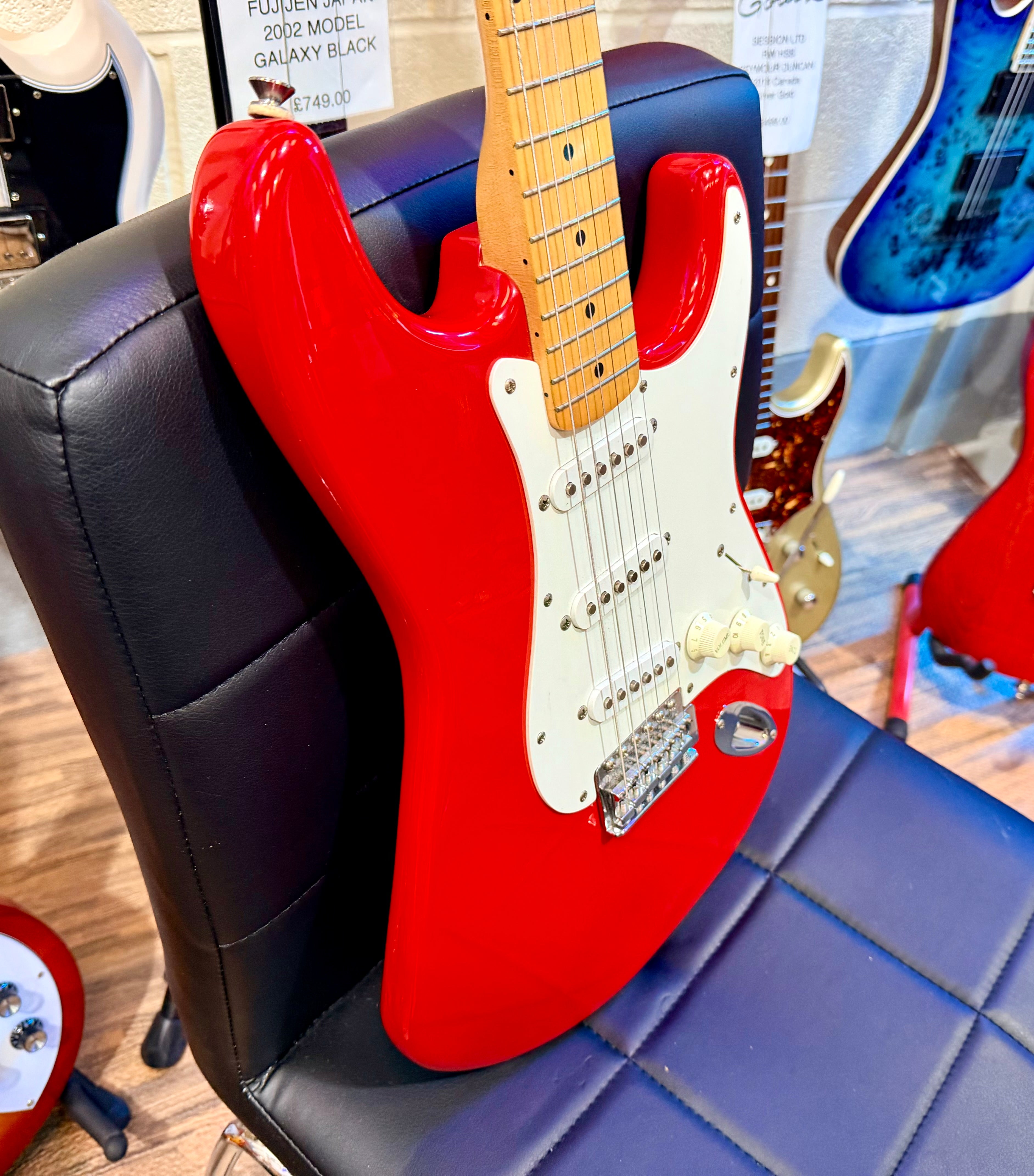 🎸 1995 KOREA 🎸Fender Squier Stratocaster~ Korean Made Strat~ Cherry Red!