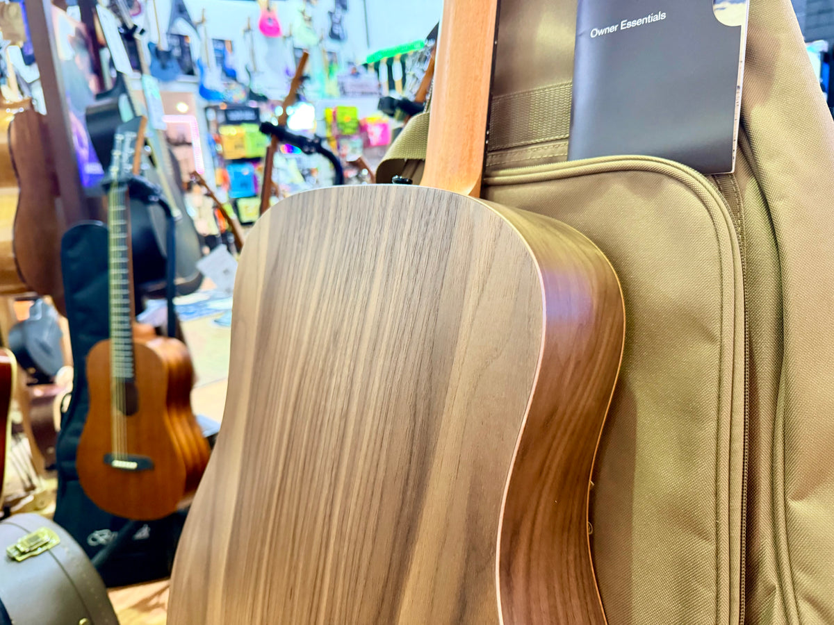 2026 Taylor Big Baby BBT Acoustic Guitar~ Natural~ Ex-Demo Mint + GigBag