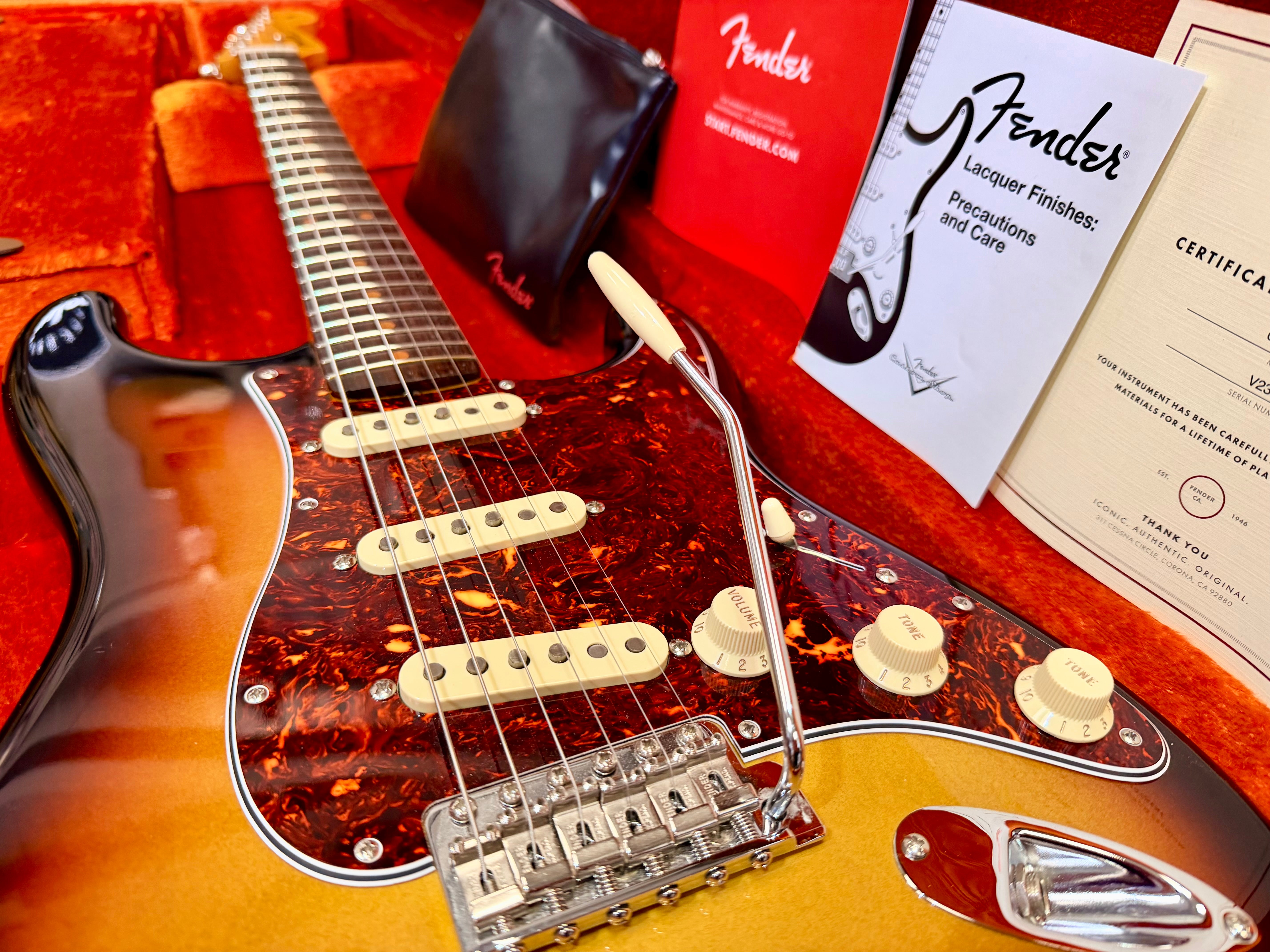 ✨2023✨ Fender American Vintage II 1961 Stratocaster USA~ 3-Color Sunburst + Case