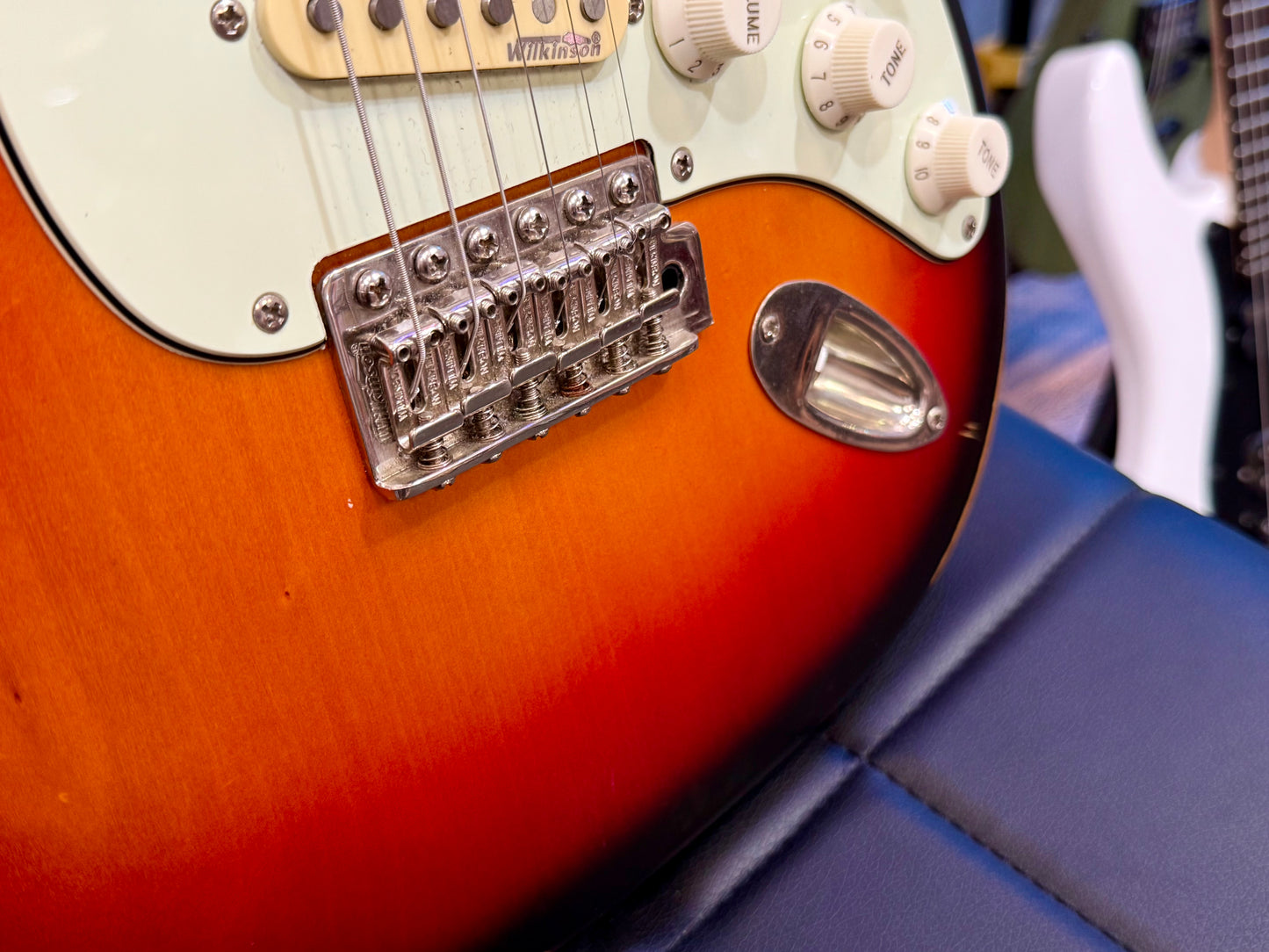 š„ Vintage V6 ICON Electric Guitar~ Distressed Sunburst Relic~ Stratocaster š„
