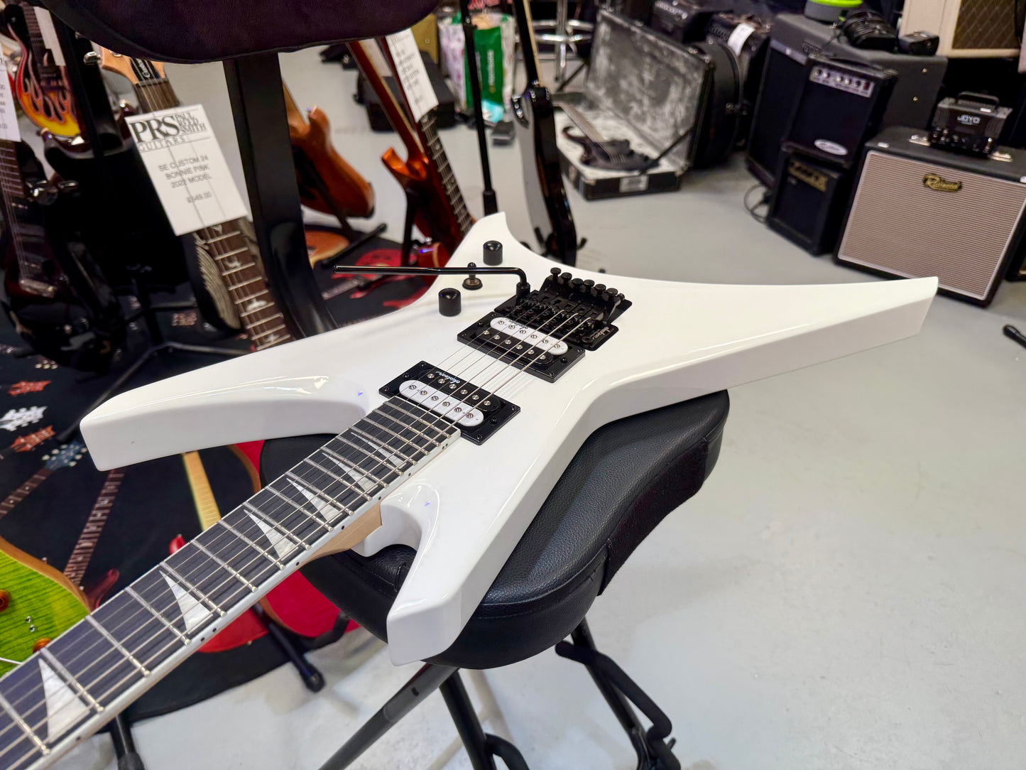 🔥2024 MINT🔥 Jackson JS32 Warrior~ Snow White~ Floyd Rose~ Amaranth Fretboard!