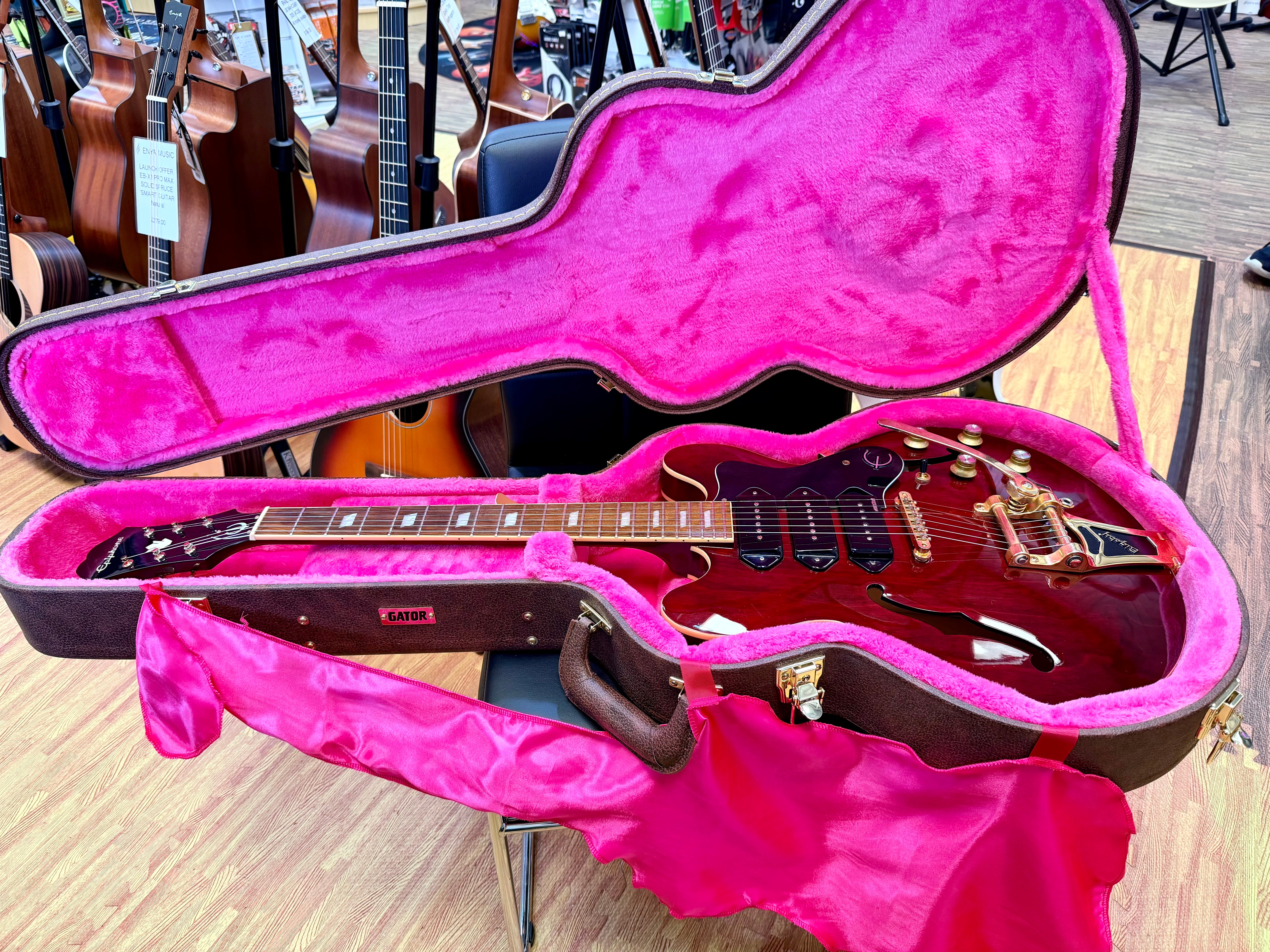 ✨2018✨ Epiphone Riviera Custom P93 Wine Red Bigsby P90 + New Gator Hard Case!