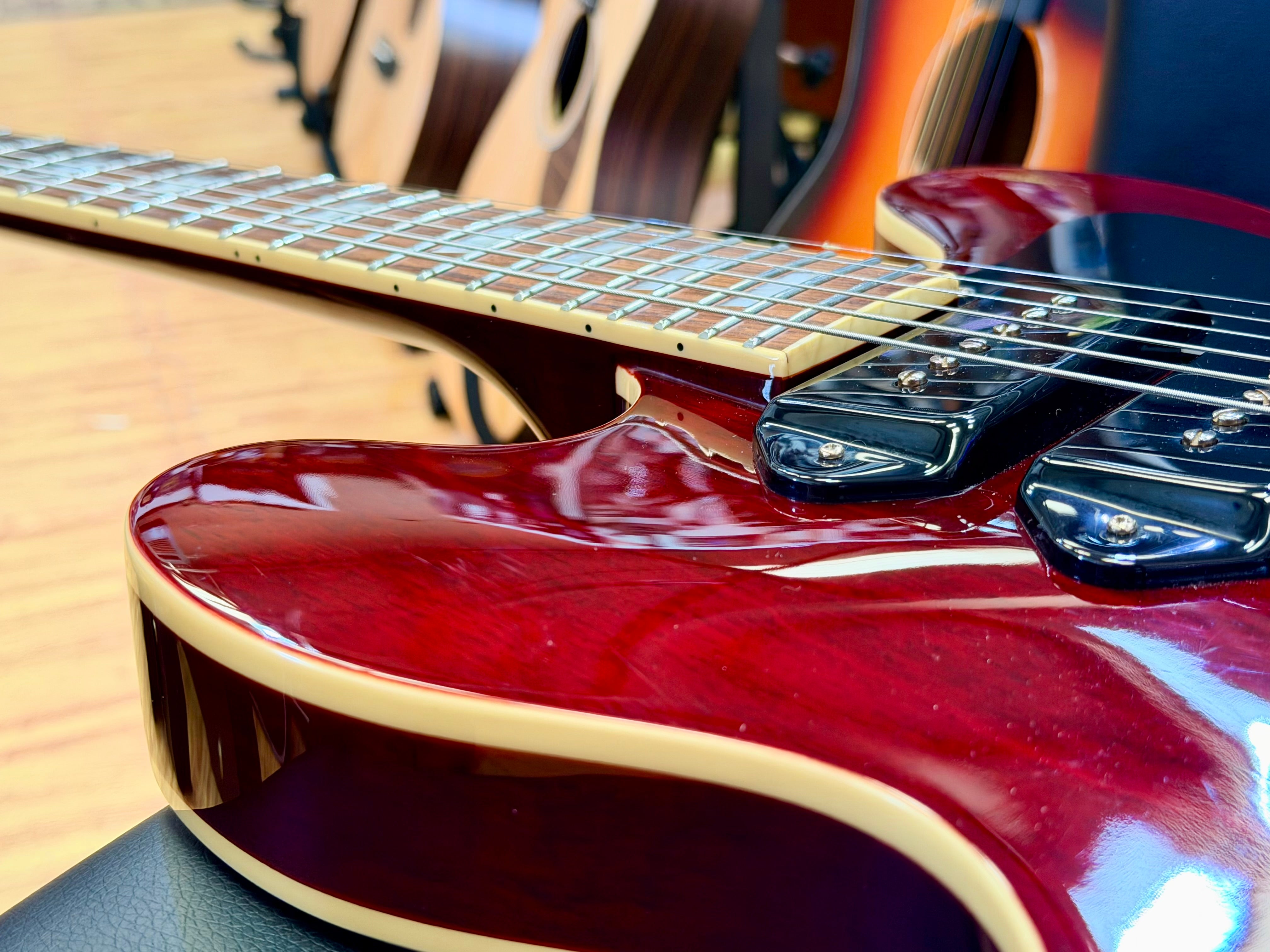✨2018✨ Epiphone Riviera Custom P93 Wine Red Bigsby P90 + New Gator Hard Case!