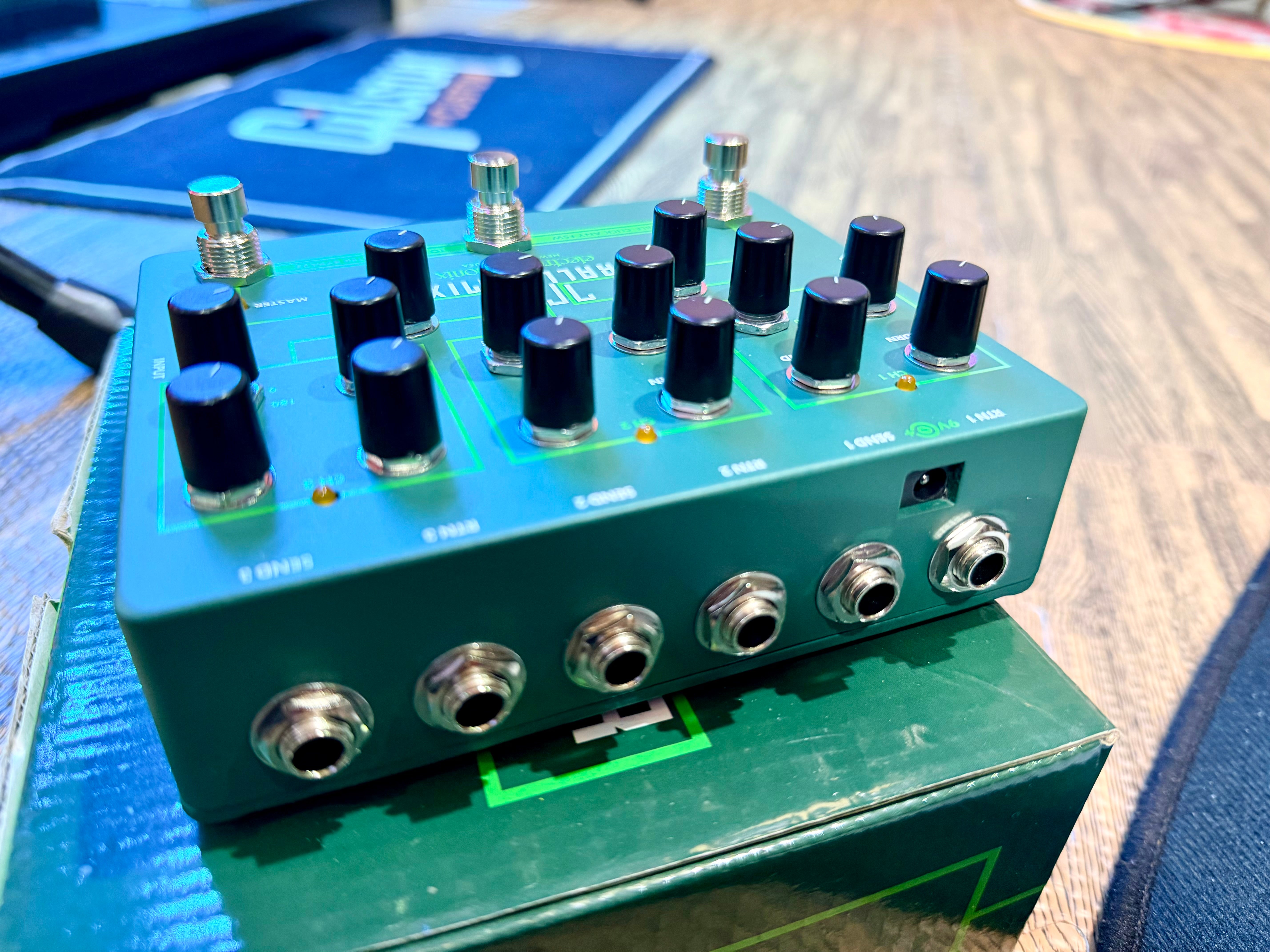 🎸 Electro-Harmonix Tri-Parallel Mixer~ Analogue Effects Loop Mixer/Switcher 🎸