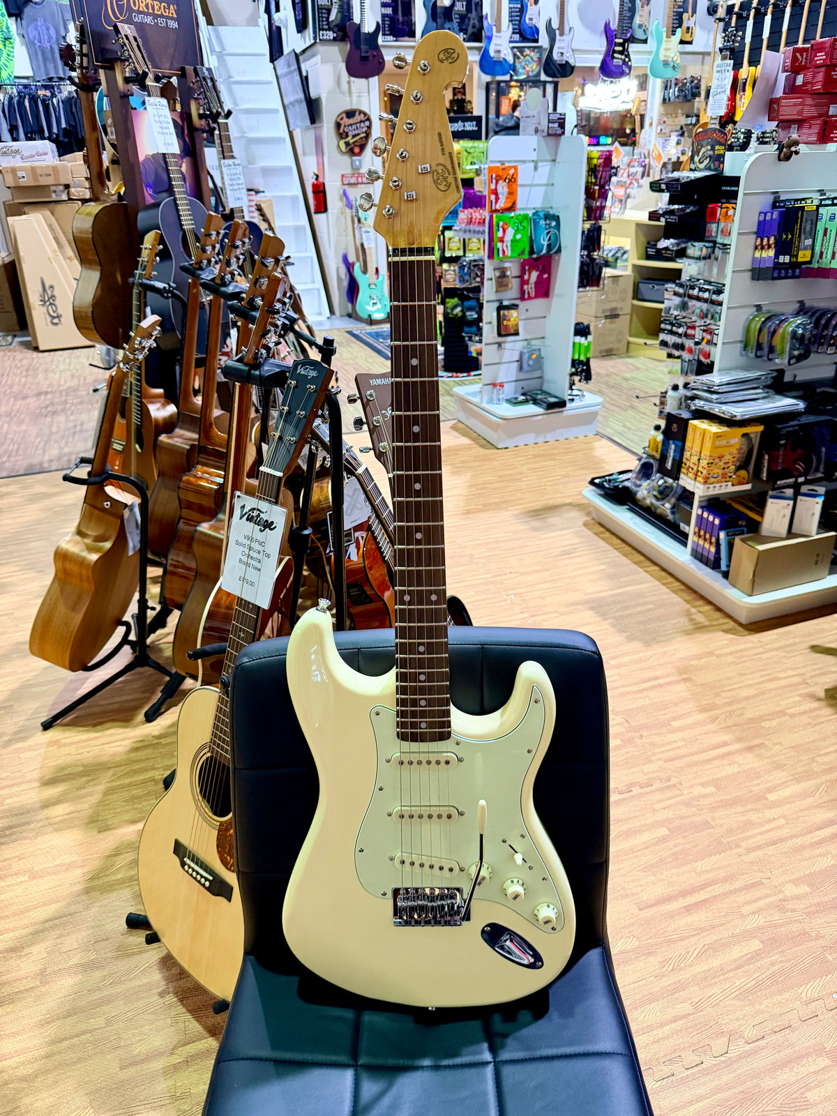 SX SST62+ Electric Guitar Beginner's Bundle – 10W Amp & Accessories~ Vintage White