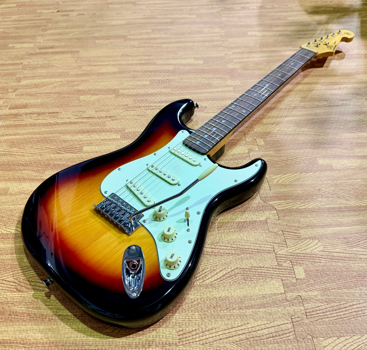 SX SST62+ 3-Tone Sunburst ST Electric Guitar~ Gig Bag~ Stratocaster Style NEW