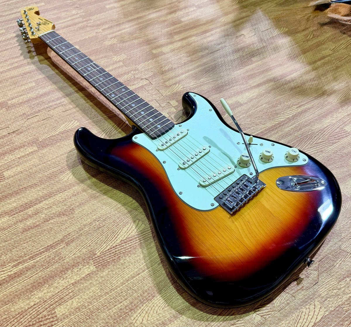 SX SST62+ 3-Tone Sunburst ST Electric Guitar~ Gig Bag~ Stratocaster Style NEW