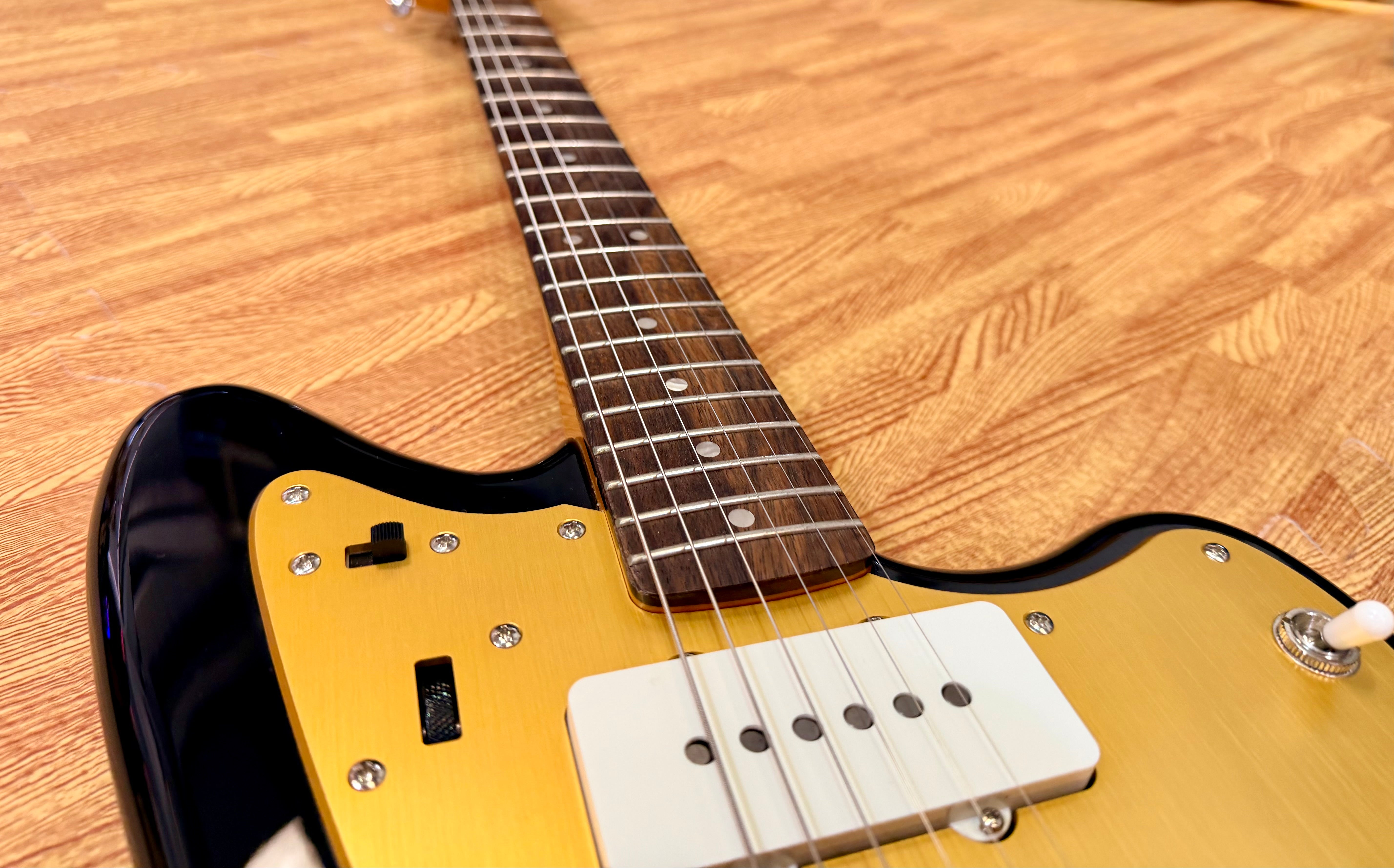 ✨1/250✨ Limited Edition Squier Classic Vibe 60’s Jazzmaster FSR Black & Gold!
