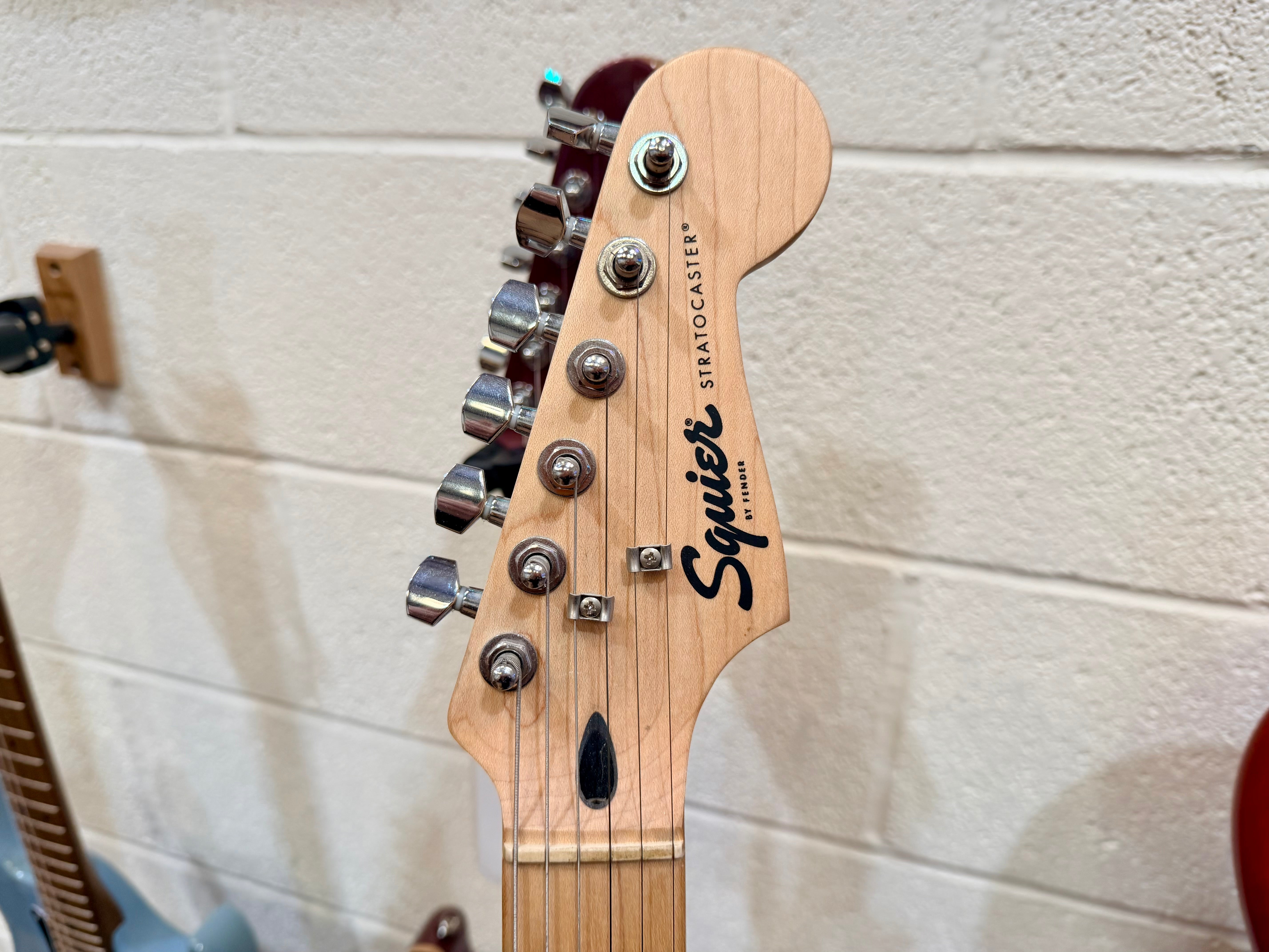 🌟LIMITED EDITION🌟 Fender Squier FSR Bullet Stratocaster~ Metallic Purple/Blue!