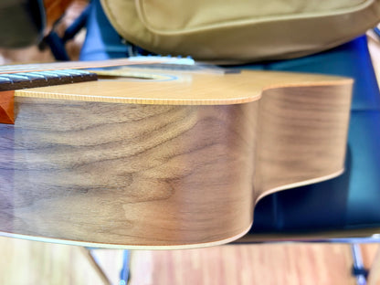 2026 Taylor Big Baby BBT Acoustic Guitar~ Natural~ Ex-Demo Mint + GigBag