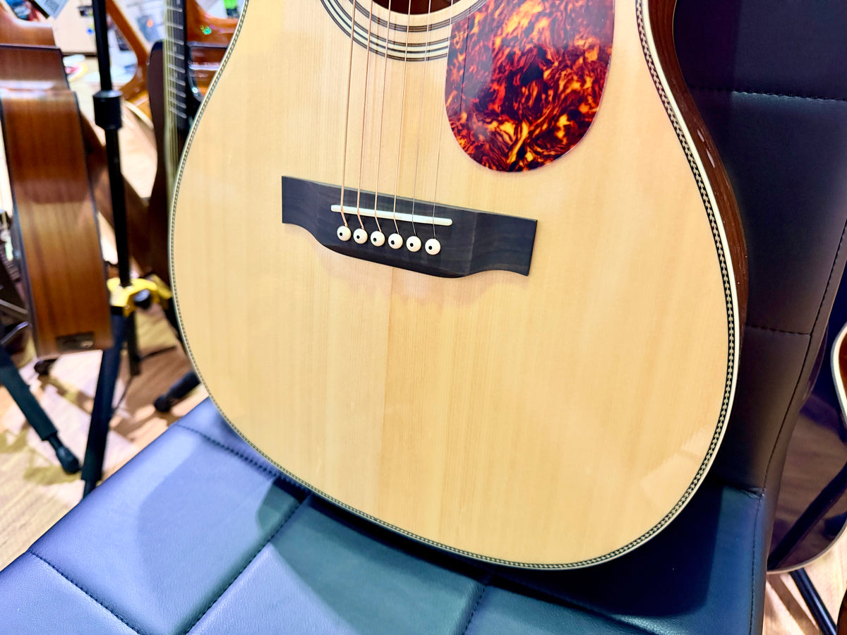 Vintage V900PNC Solid Spruce Parlour Acoustic Guitar~ Orchestral OM Solid Top