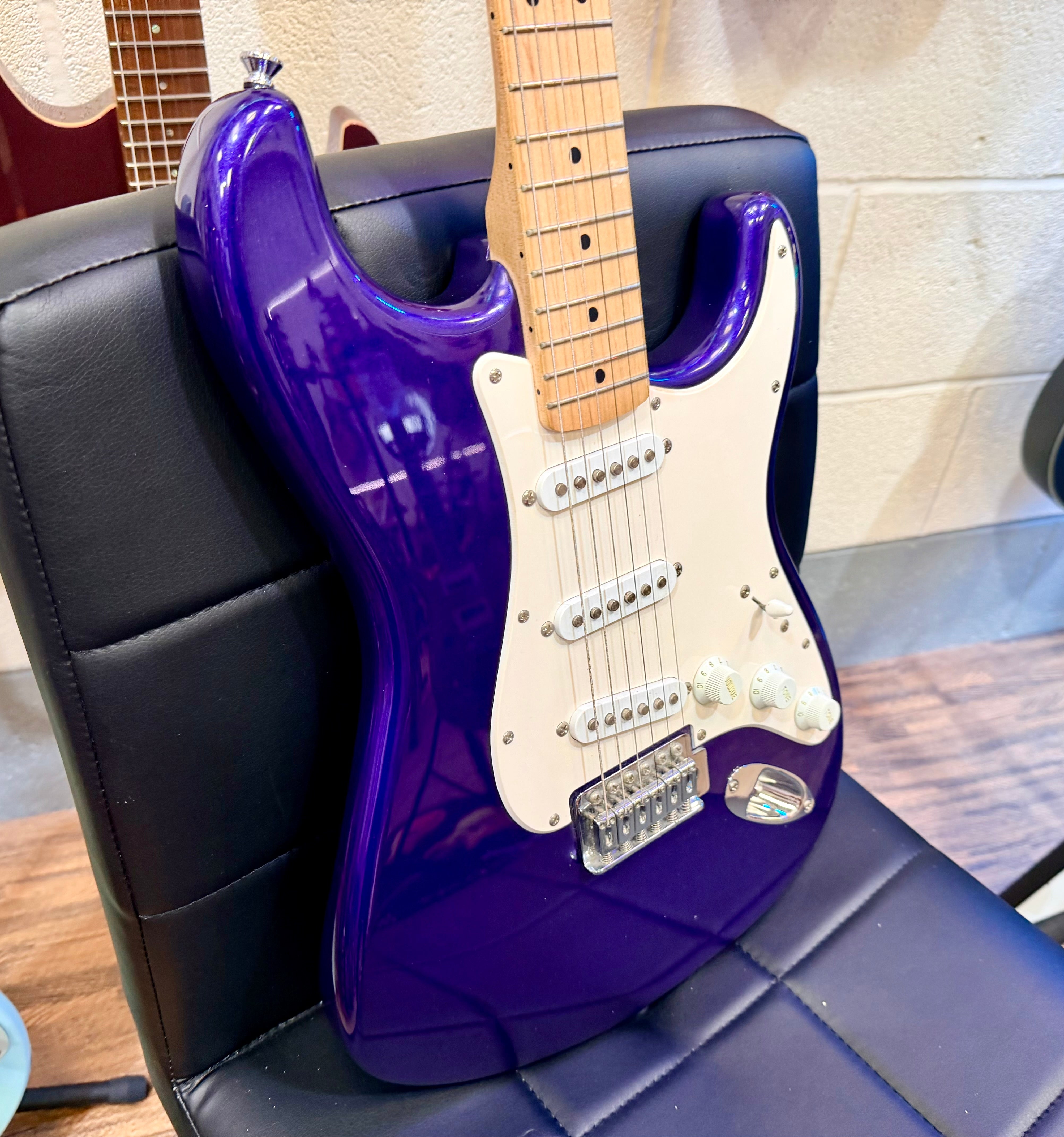 🌟LIMITED EDITION🌟 Fender Squier FSR Bullet Stratocaster~ Metallic Purple/Blue!