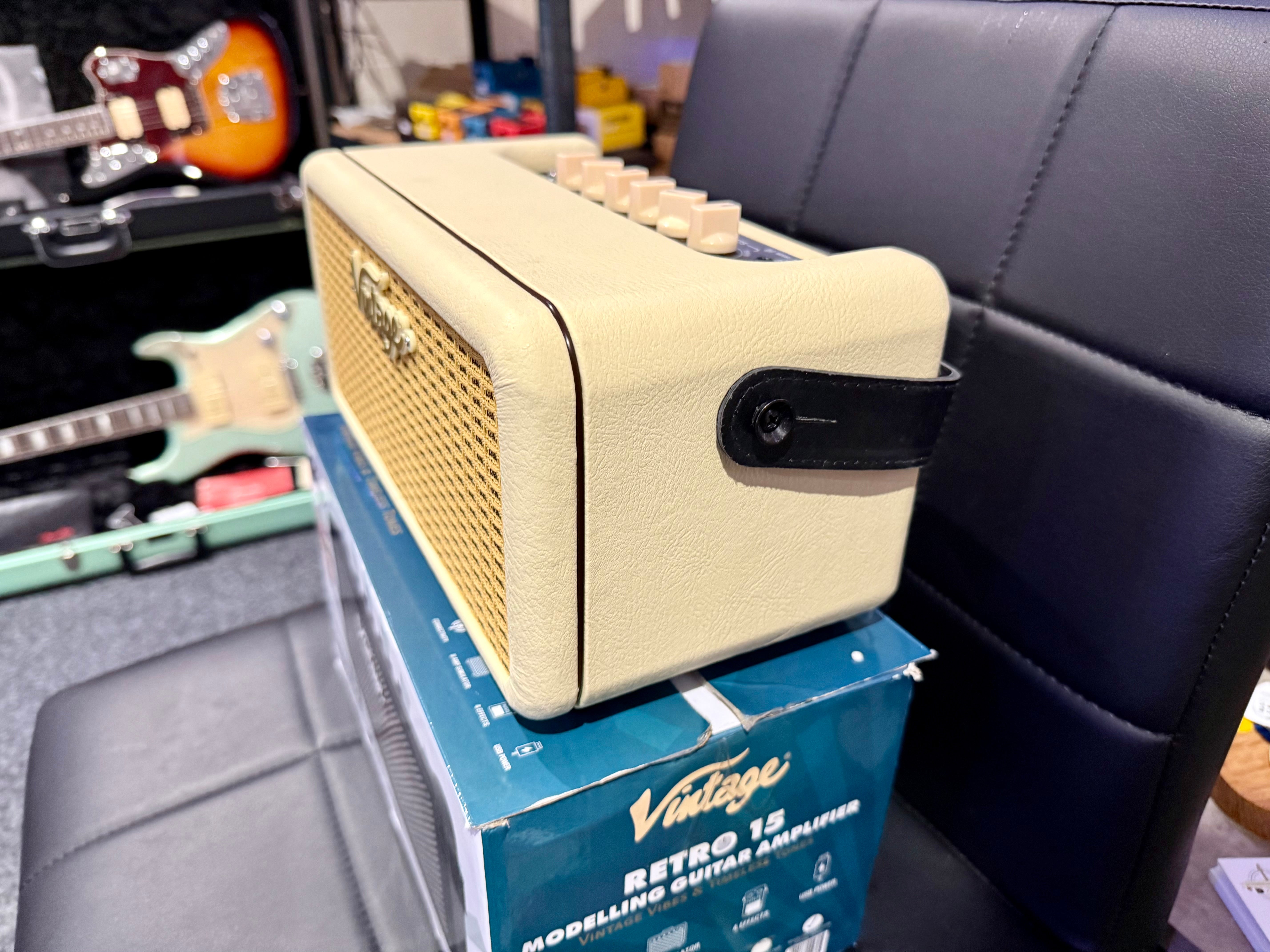 🌟NEW RELEASE🌟 Vintage Retro 15~ 15W Guitar Modelling Amplifier~ Vintage White!