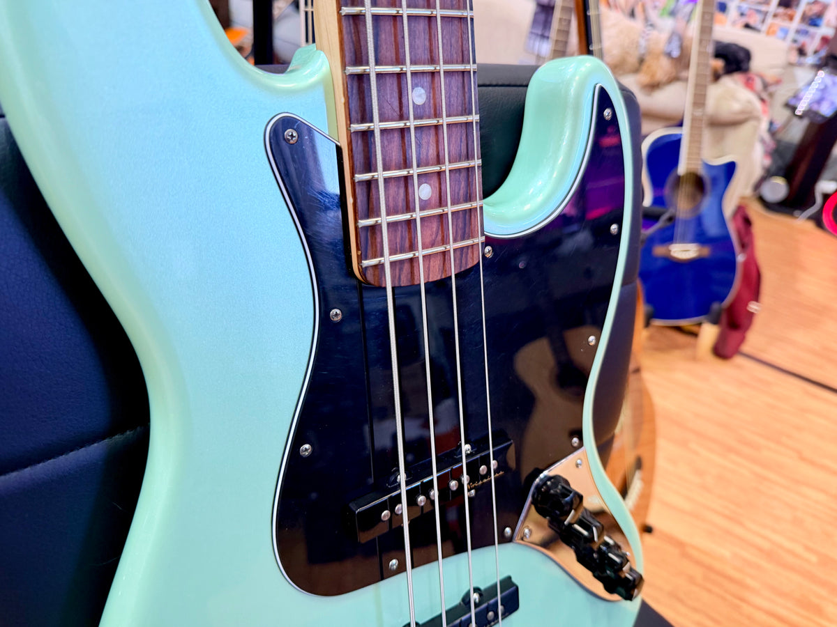 2020 Fender Deluxe Active Jazz Bass~ Surf Pearl~ Pau Ferro~ Noiseless Pickups