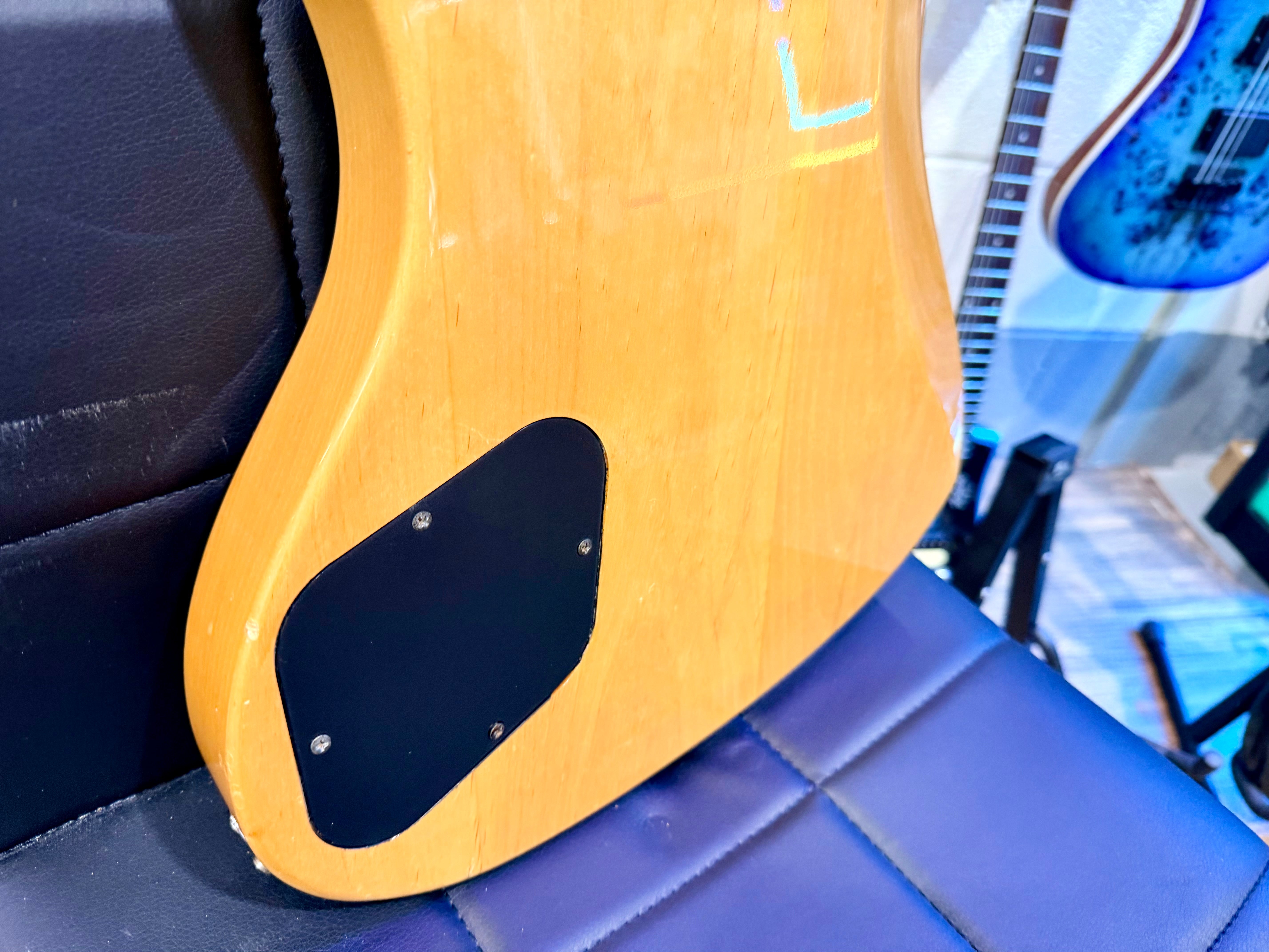 🎸 Washburn XB100 Electric Bass Guitar~ Hard Case~ Natural Gloss 🎸