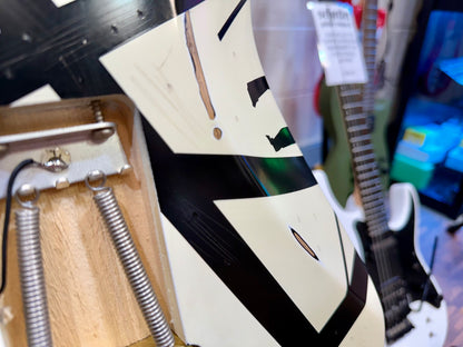 🔥2022🔥 EVH Striped Series '78 Eruption Relic~ White with Black Stripes~Gig Bag