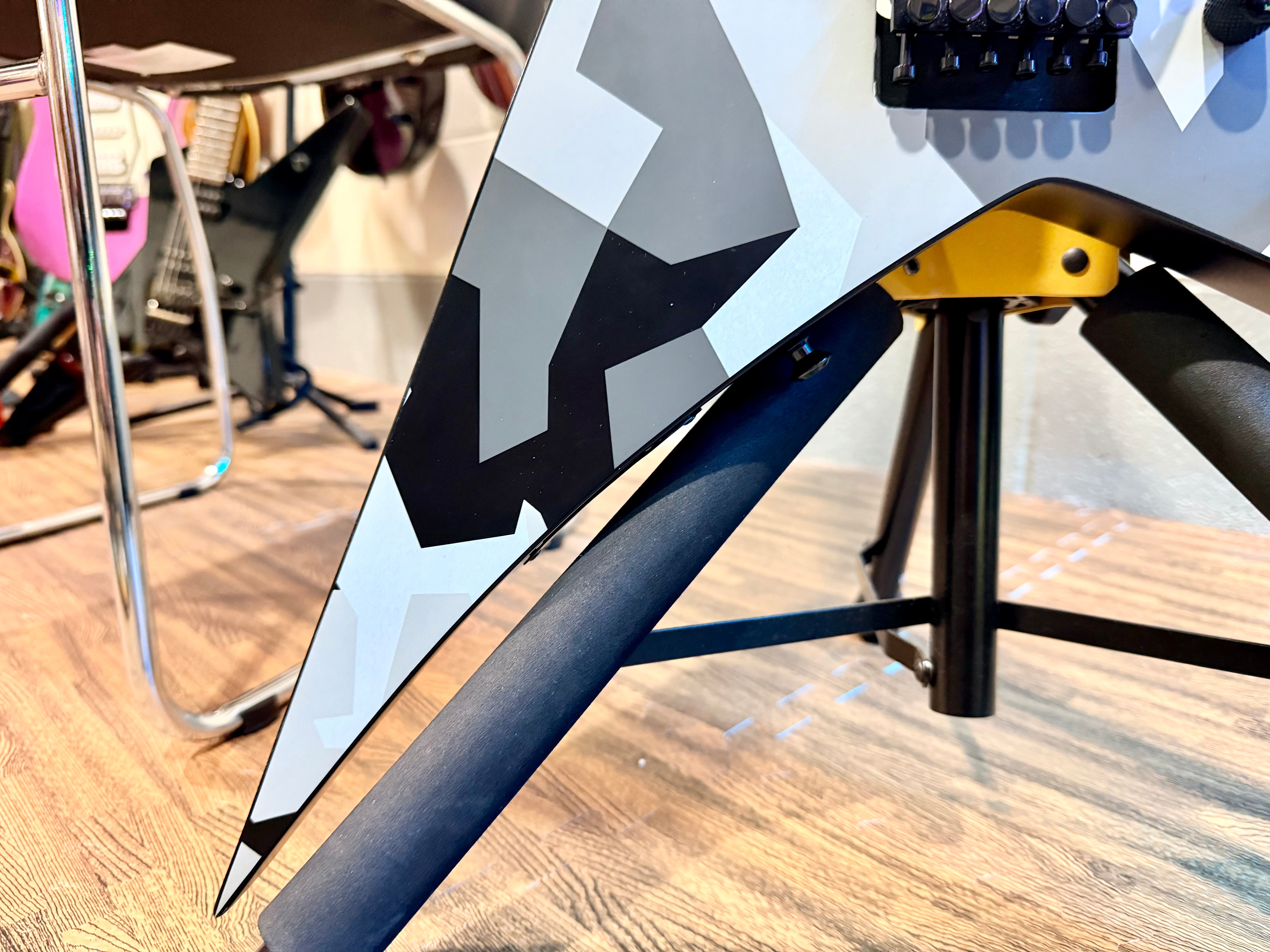 🔥2022🔥 Jackson Rhoads X Series RRX24 Winter Camo~ Hard Case~ Electric Guitar!