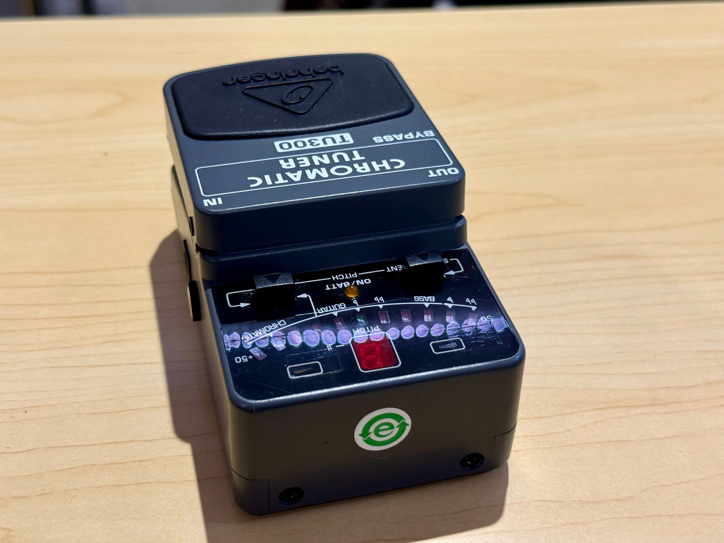 🎸 Behringer TU300 Chromatic Guitar/Bass Tuner~ Guitar Pedal 🎸
