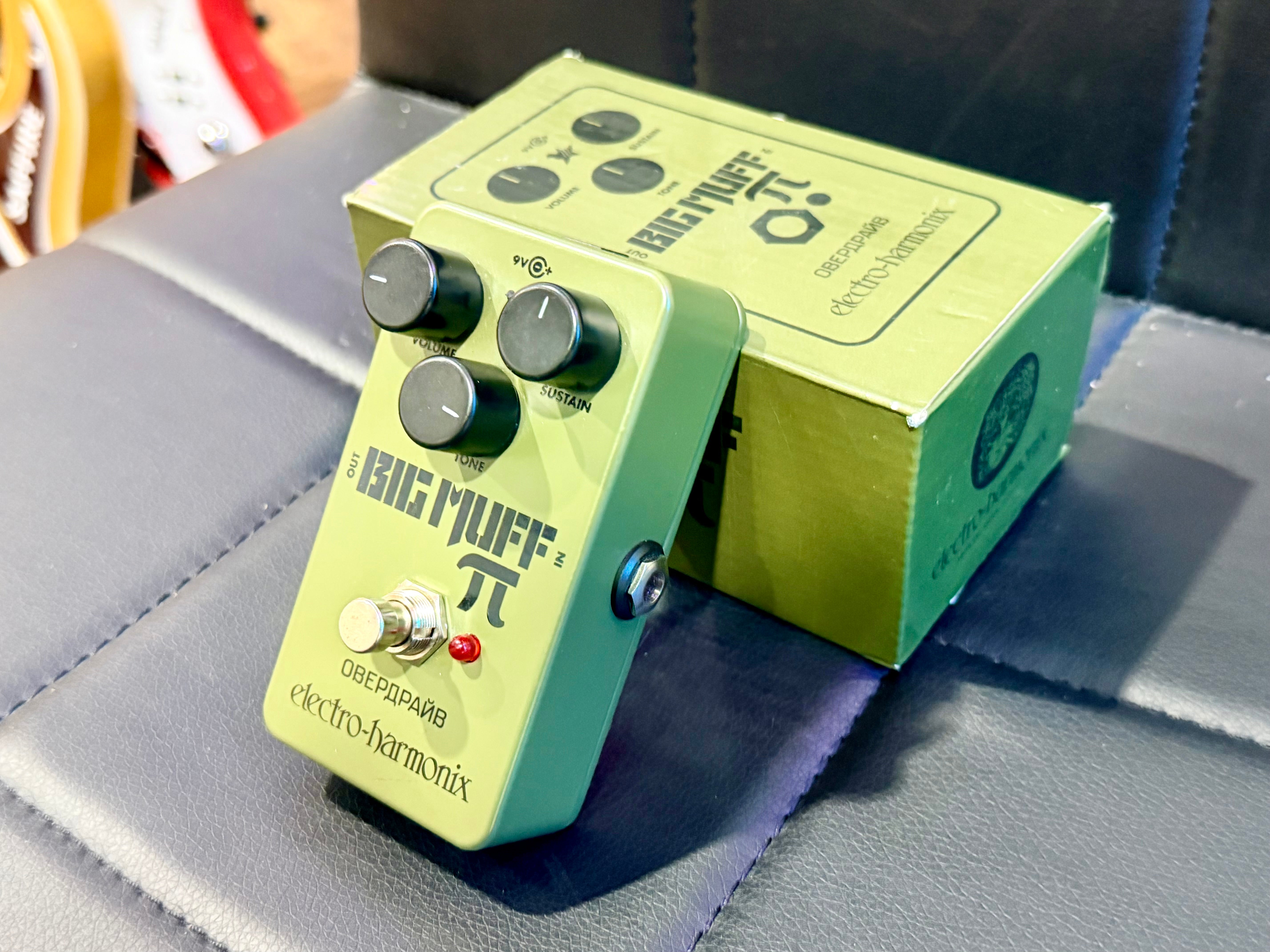 🎸 Electro Harmonix EHX Big Muff~ Green Russian Fuzz Pedal~ Boxed 🎸