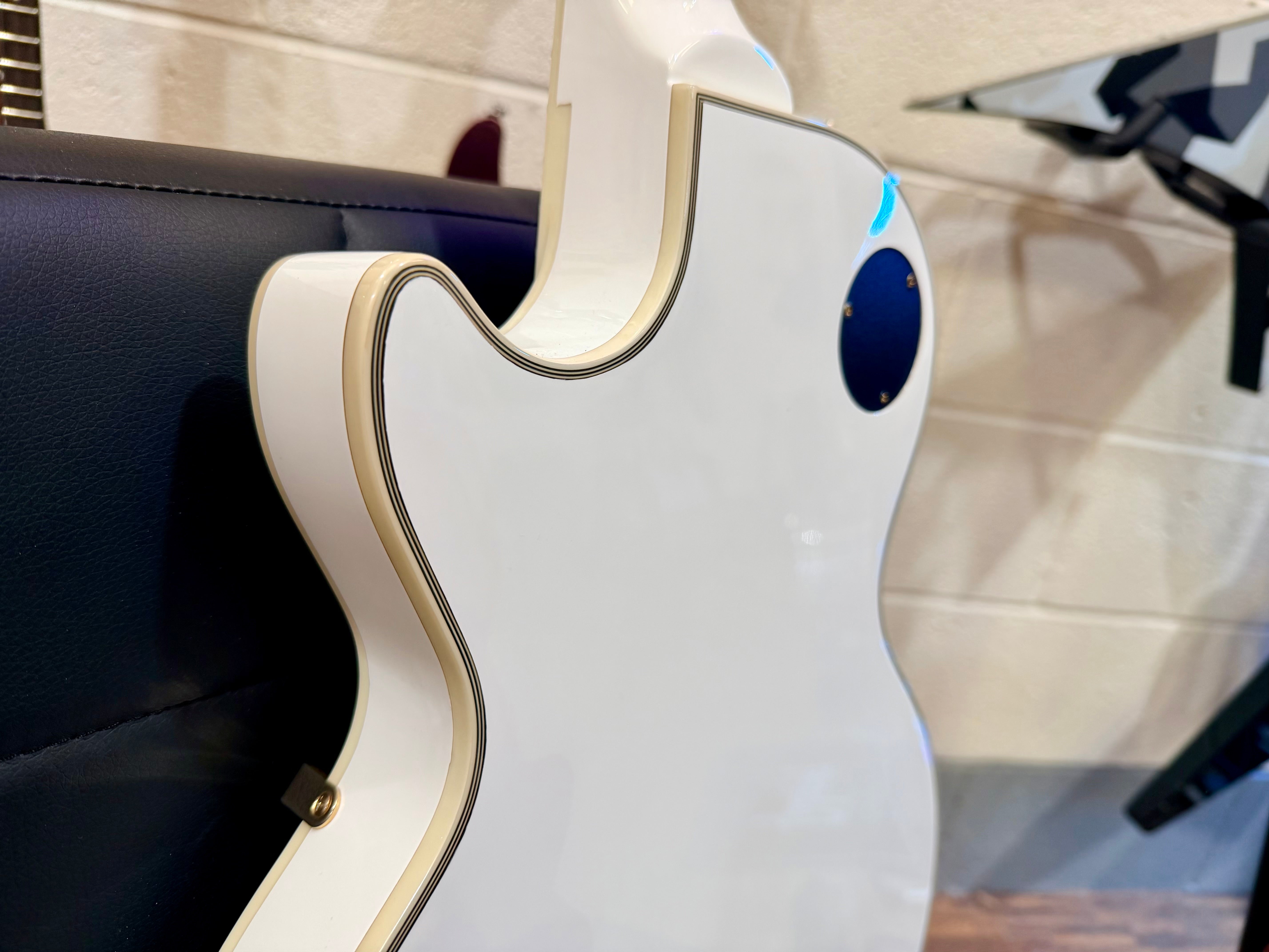 ⚡️MINT 2021⚡️ Epiphone Les Paul Custom Guitar~ Alpine White~ Inspired By Gibson!