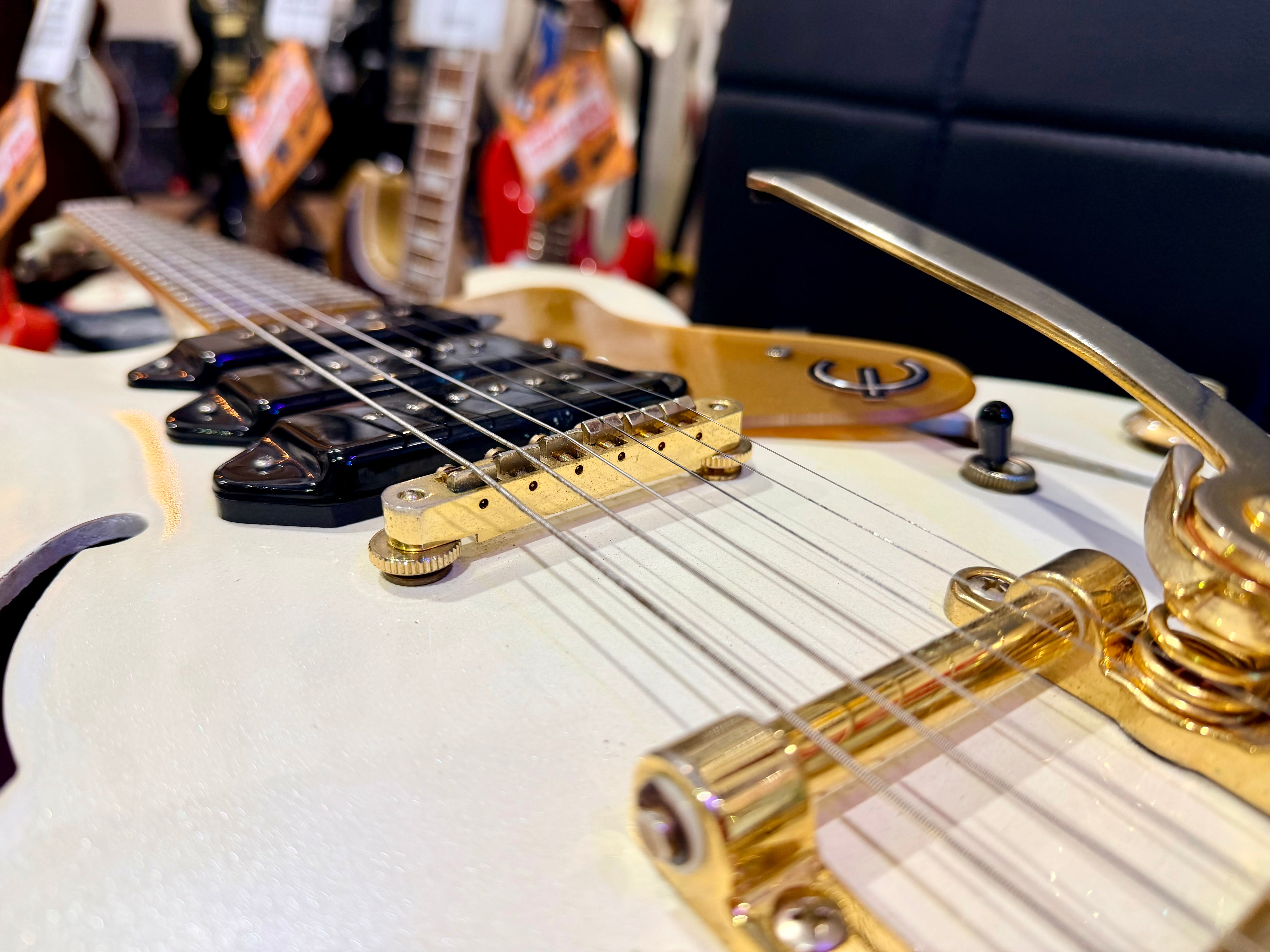 ✨LIMITED EDITION✨ Epiphone Riviera Royale Custom P93~ Pearl White + Hard Case!