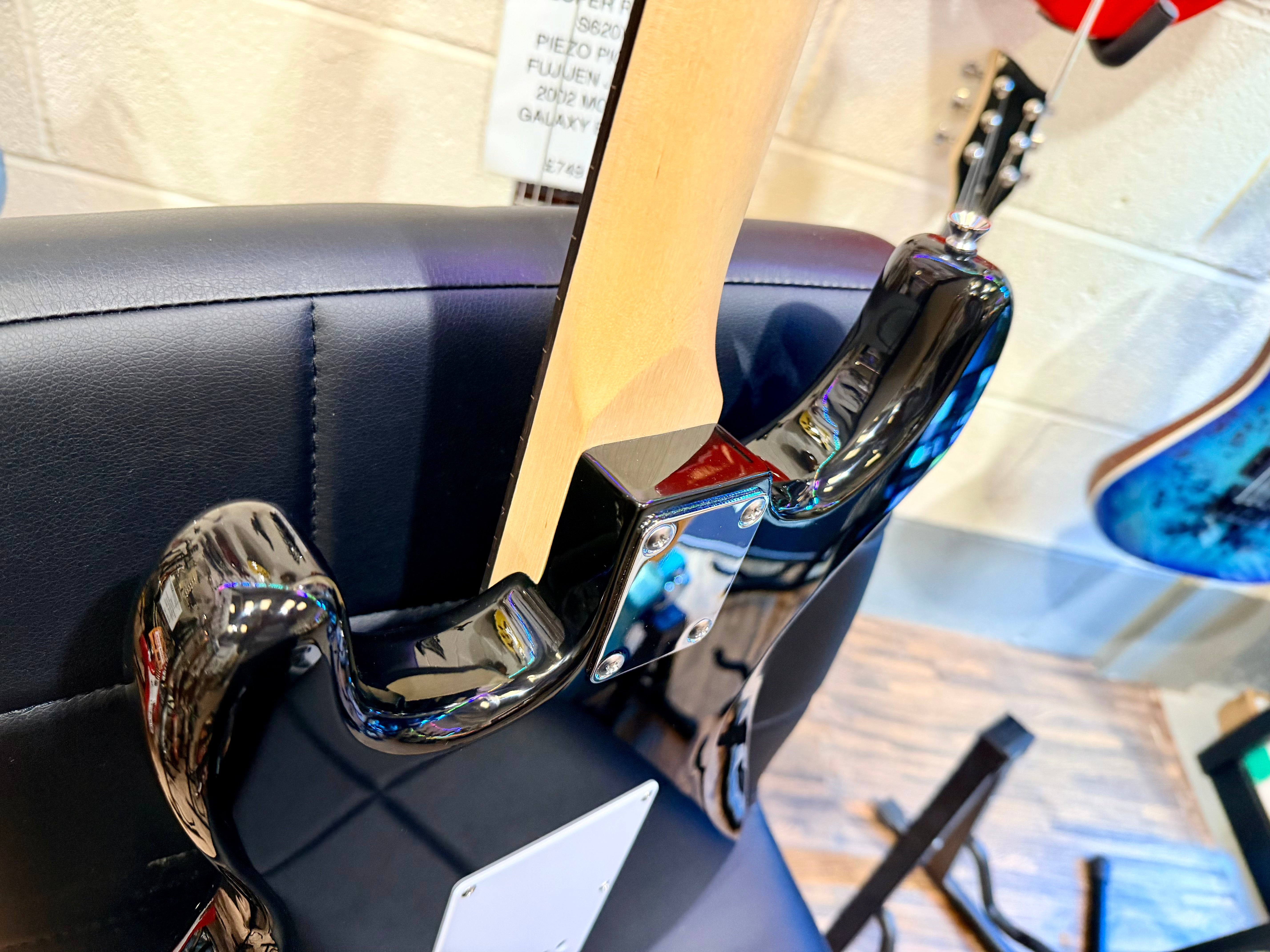 🔥MINT🔥 Vintage V60 Coaster Series Electric Guitar ~Boulevard Black~Strat style