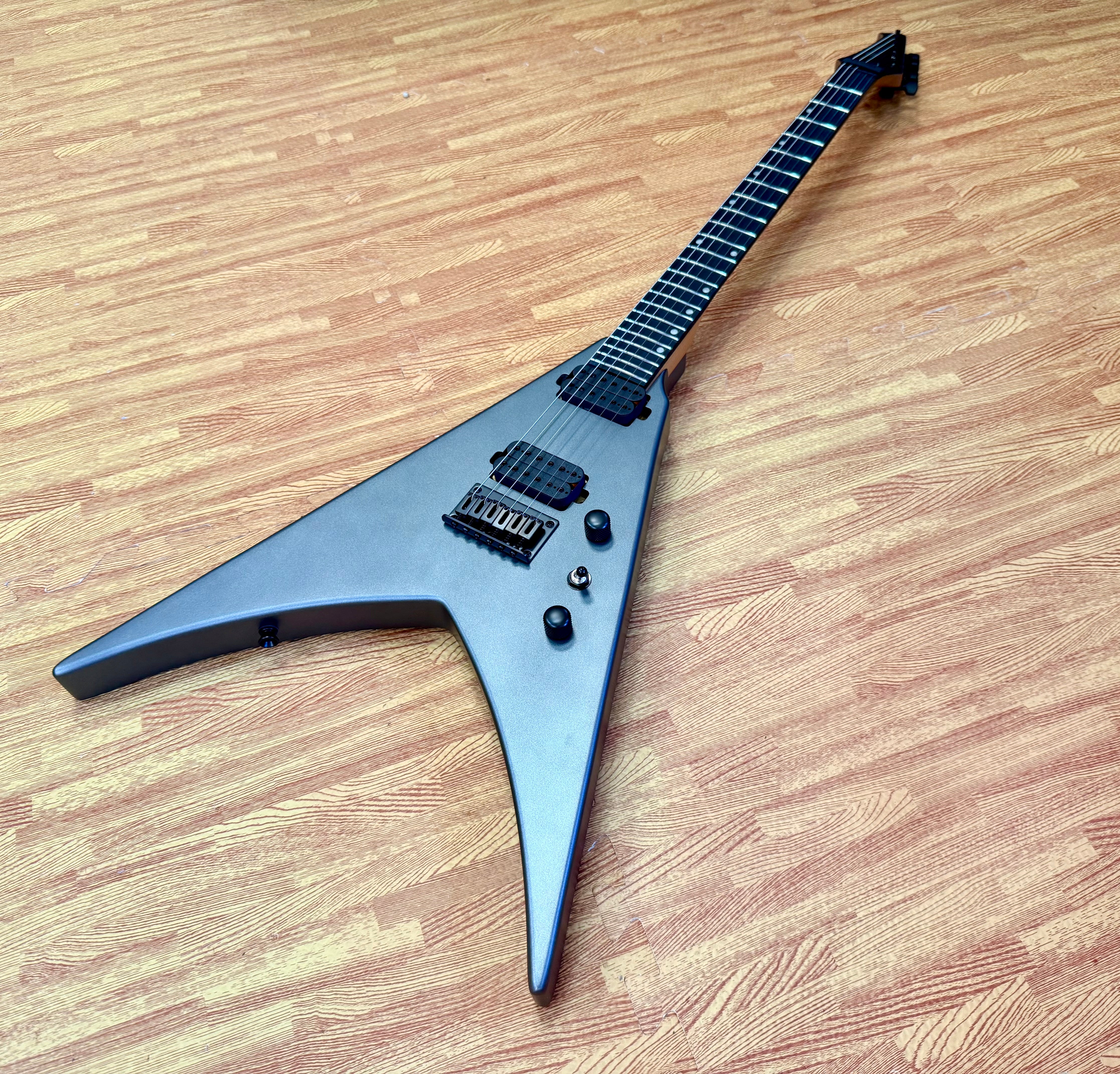 ⚡️NEW⚡️ Spira V-400 Satin Black Electric Guitar~ HH Locking Tuners~ Flying V!