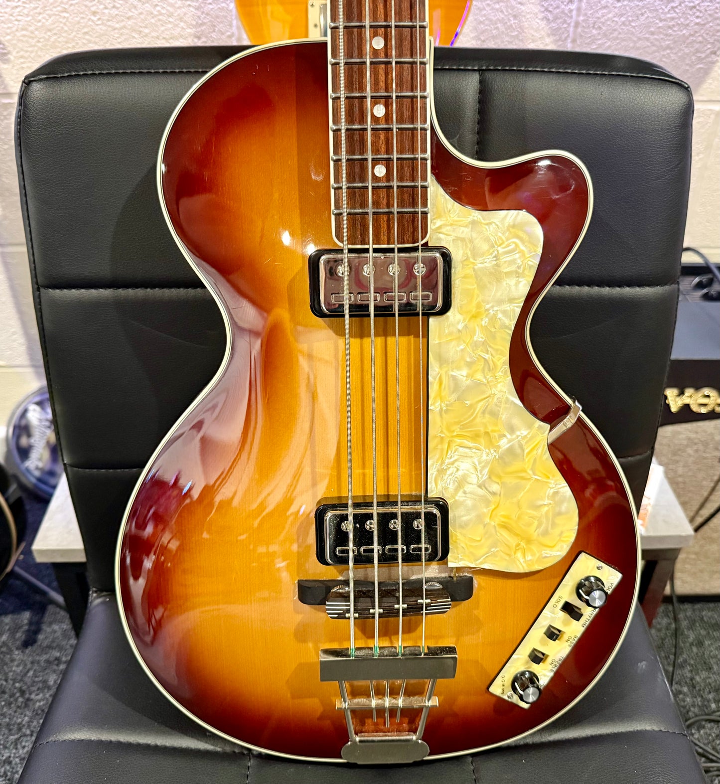 🎻 VIOLIN BASS 🎻 Hofner HCT 5002 Club Series Bass~ Sunburst~ Contemporary!