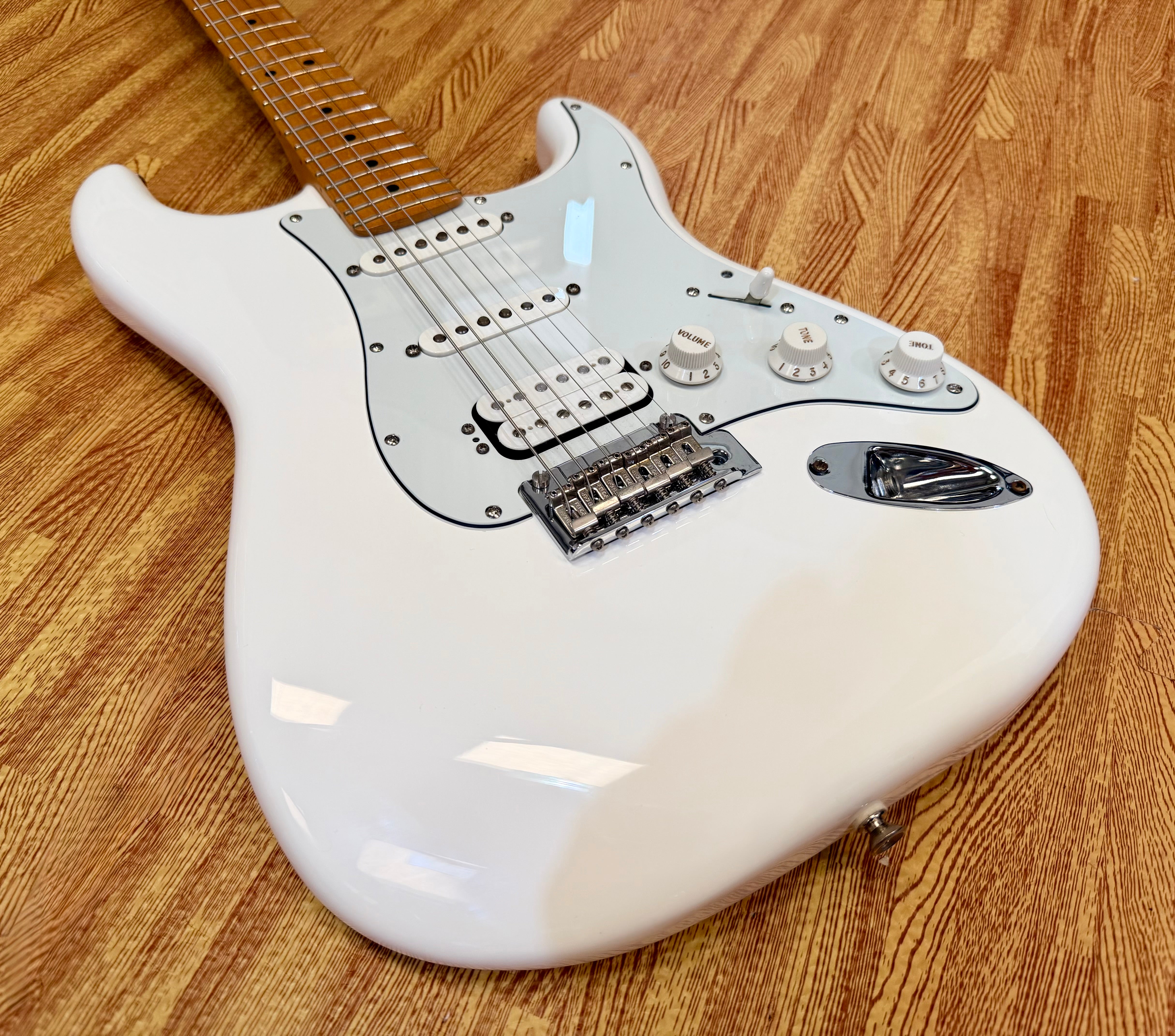 ✨2021✨ Fender Player Stratocaster HSS~ Polar White~ Maple Neck~ Mexican Strat!