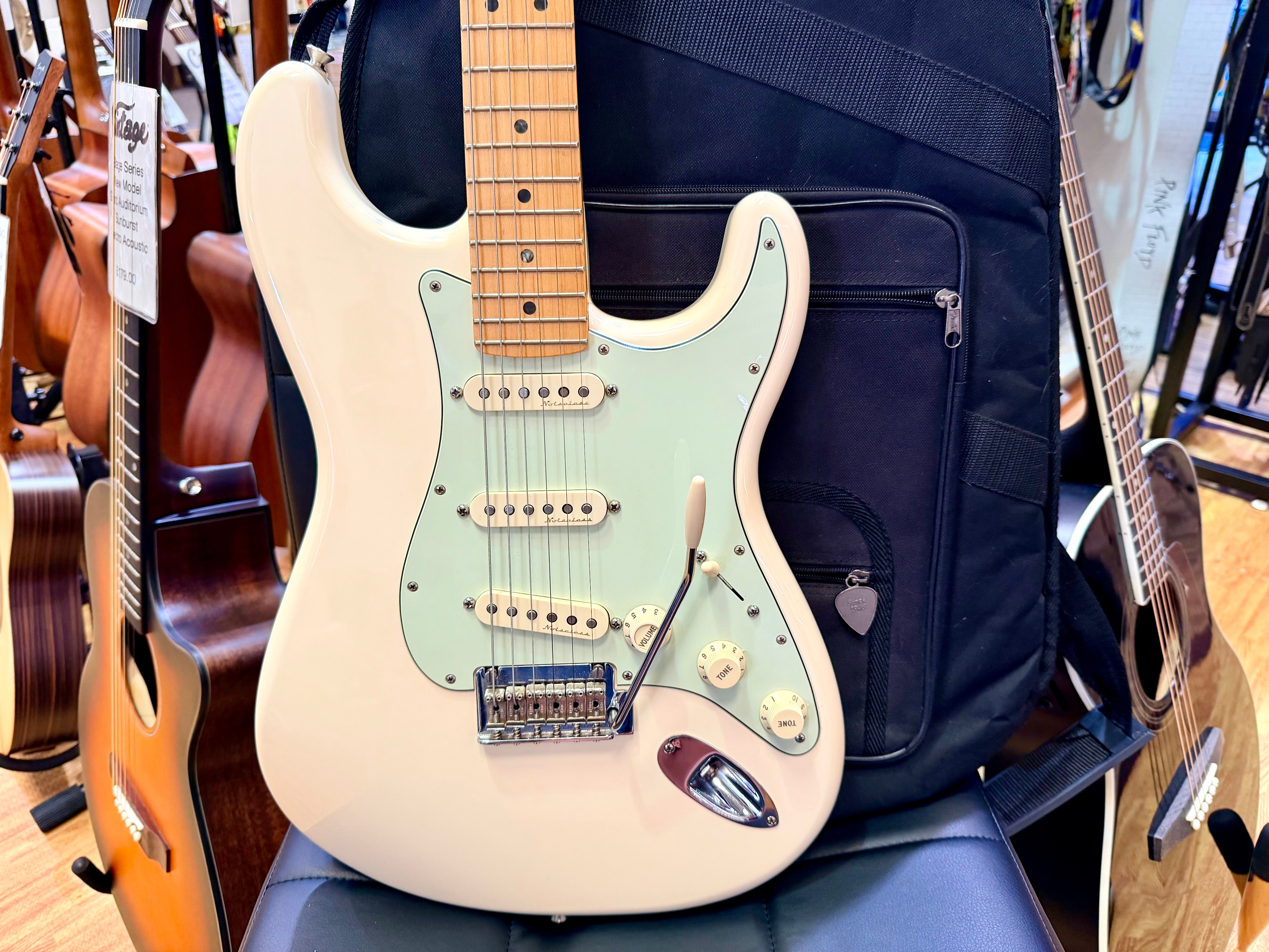 ✨2016✨ Fender Deluxe Roadhouse Stratocaster Electric Guitar~ MIM Vintage White!