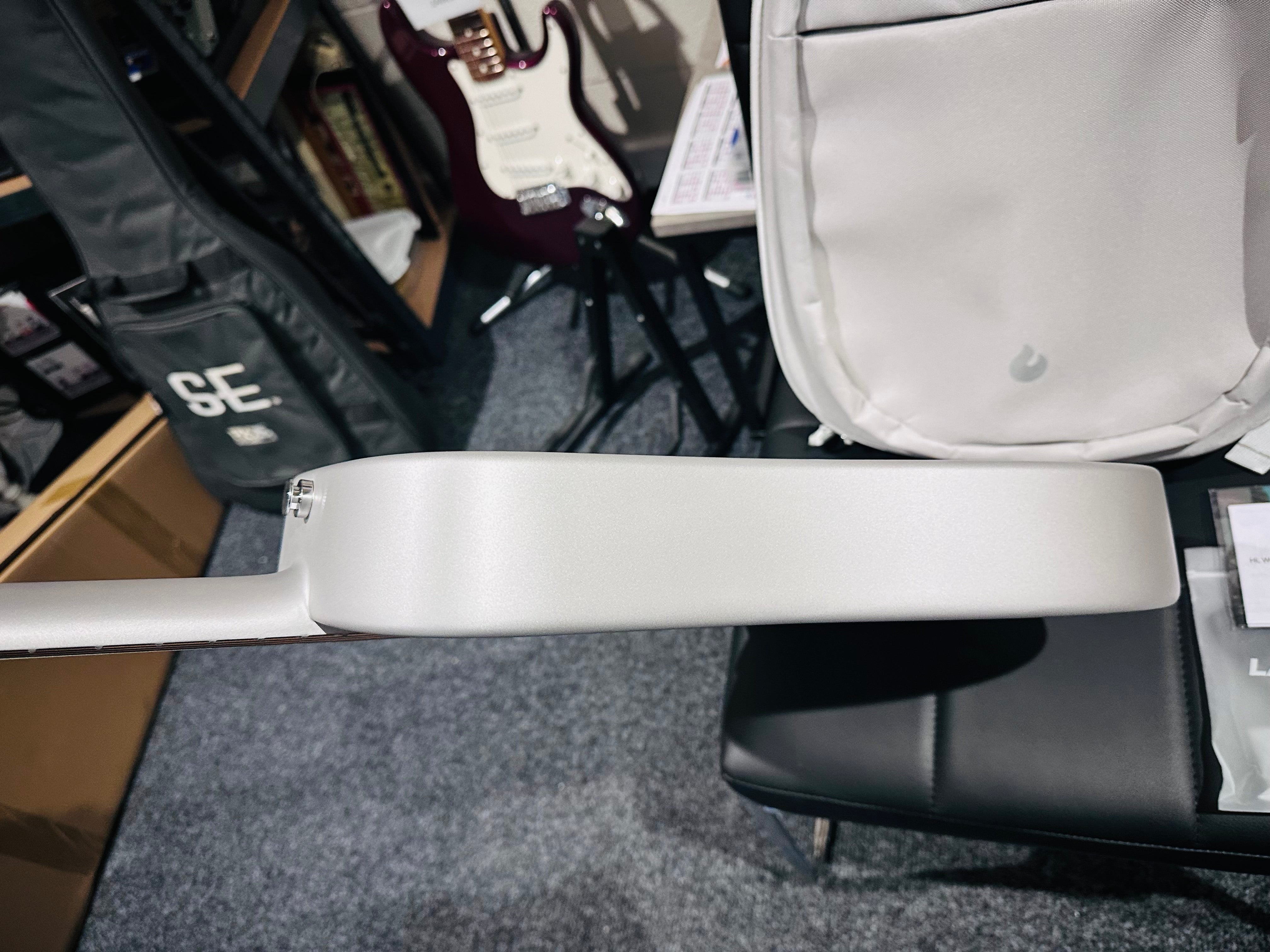 🌟NEW🌟 LAVA ME AIR CARBON FIBRE 36” Electro-Acousic Smart Guitar~ Silver + Bag!