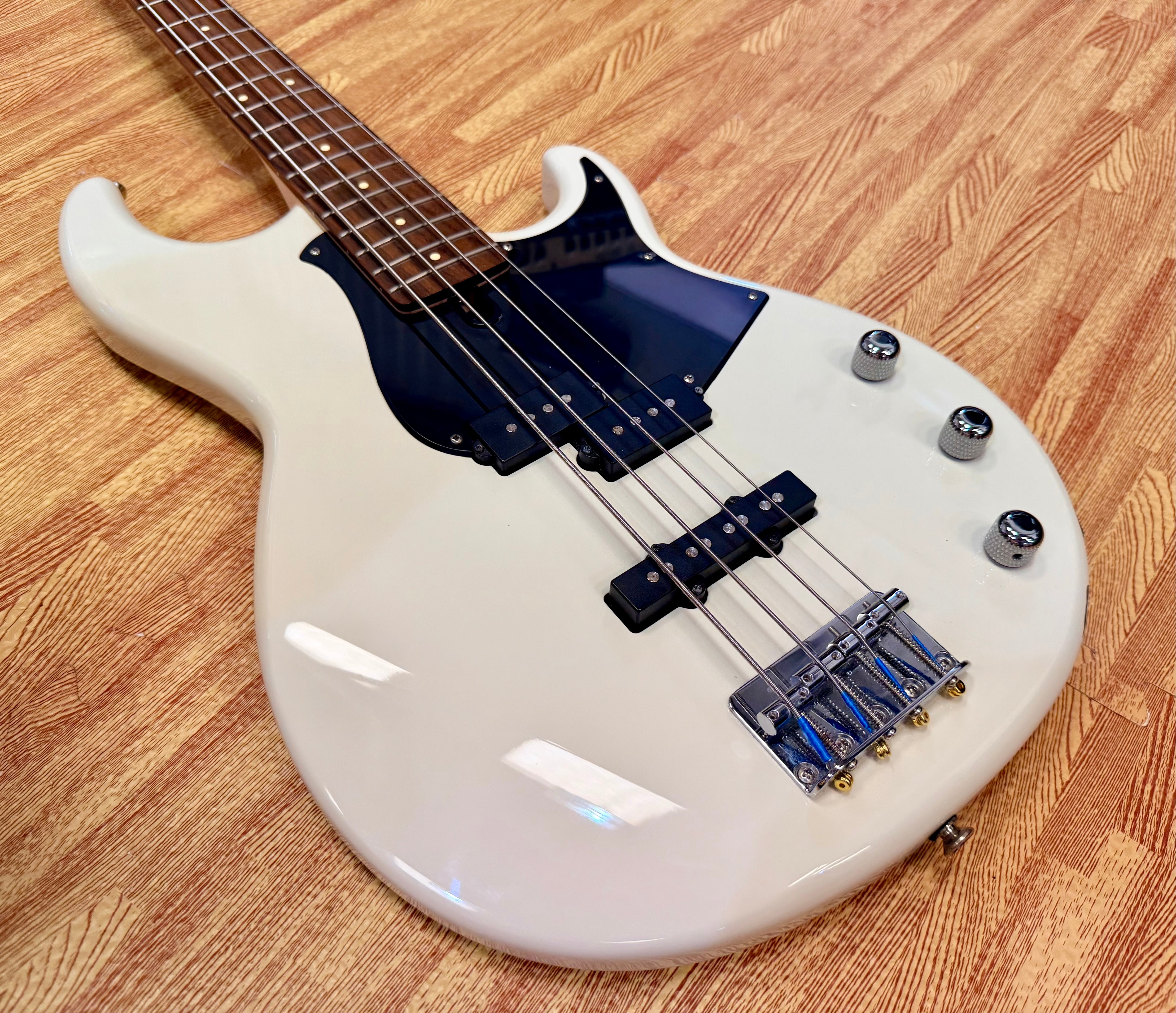 ✨2023✨ Yamaha BB234 4 String Electric Bass Guitar~ Vintage White~ Rosewood!