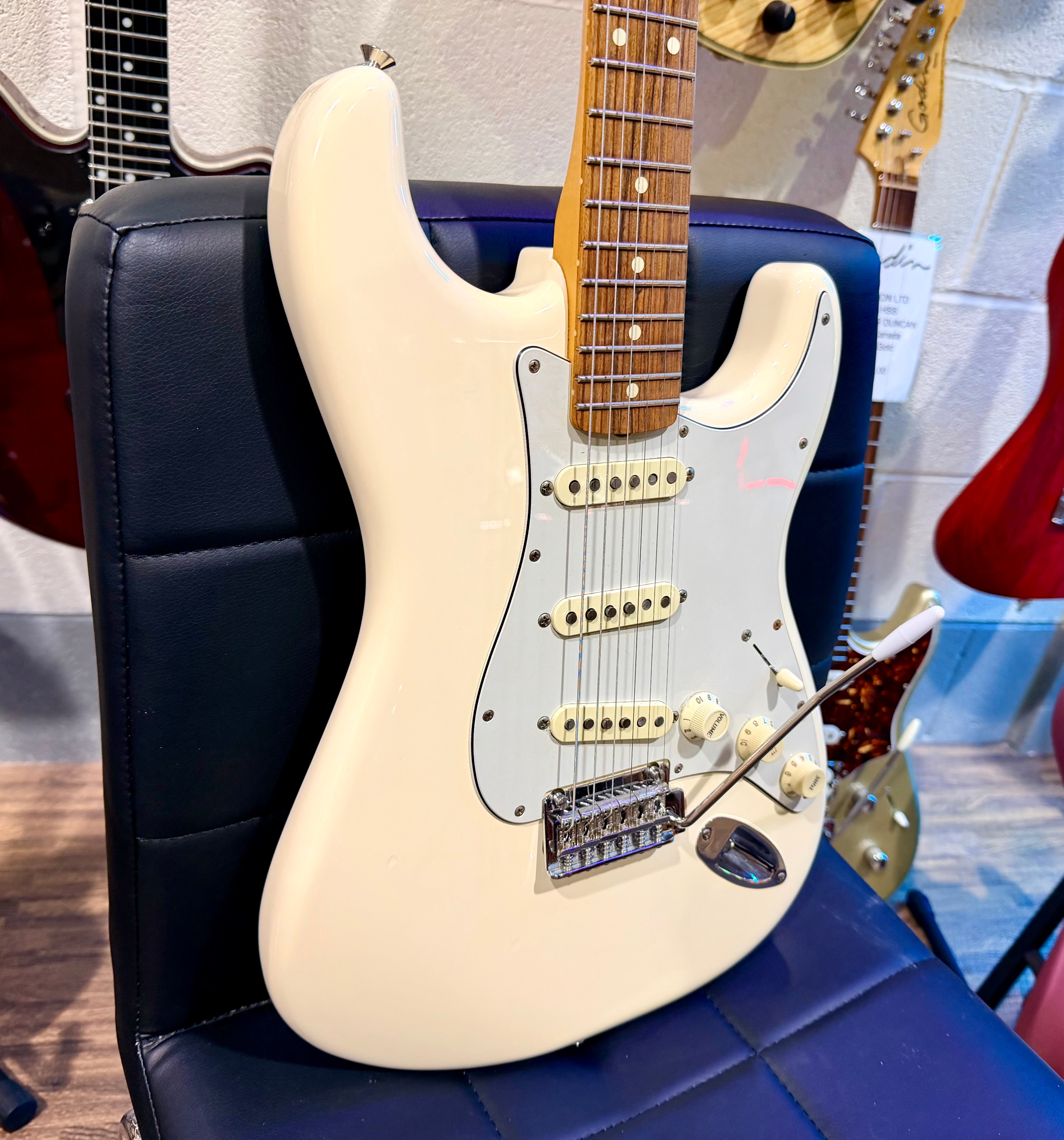🌟2021🌟 Fender Vintera ‘60s Modified Stratocaster~ Olympic White~ Mexican Strat