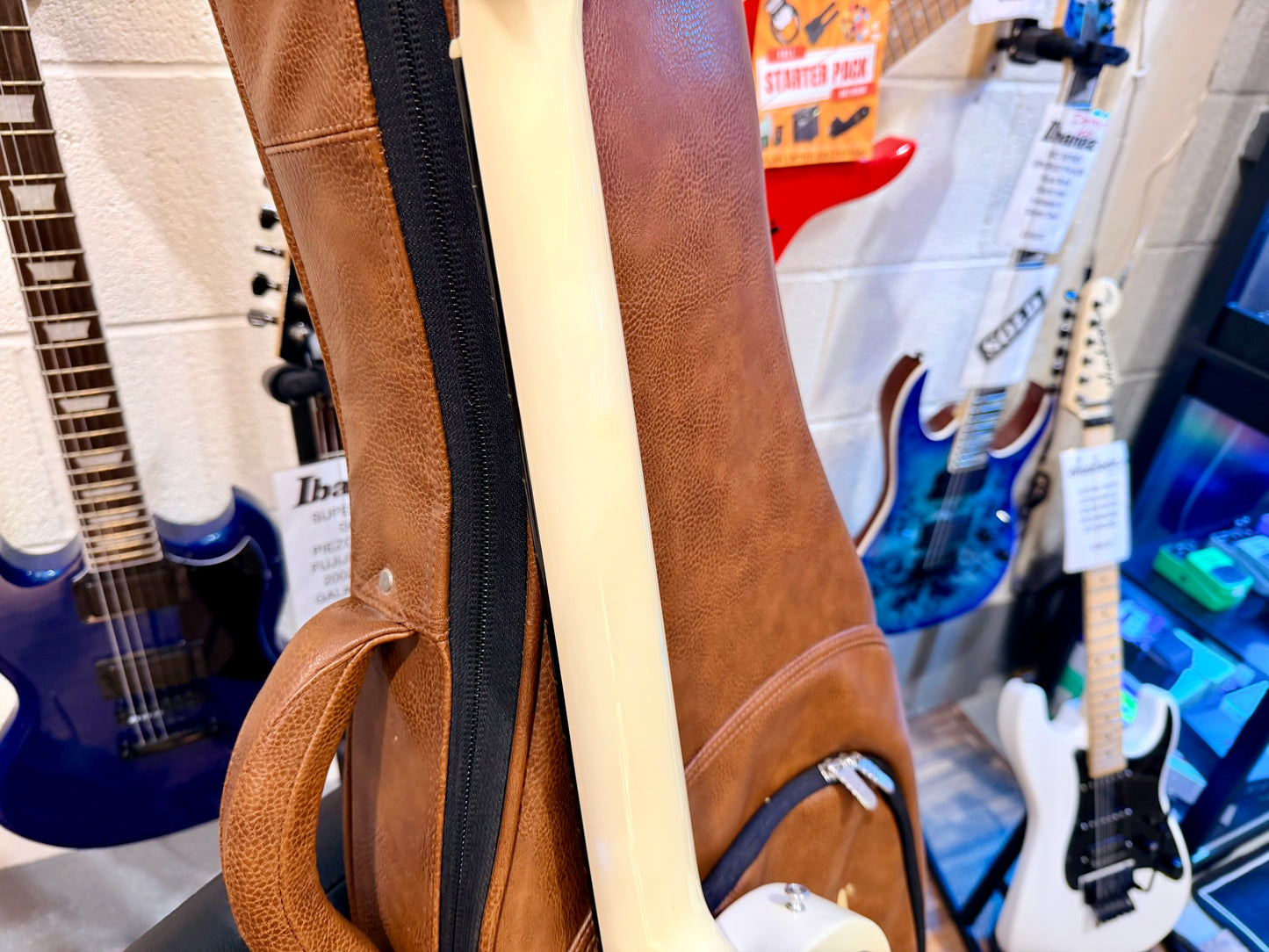 🌟2009🌟 Gibson Les Paul Studio~ Alpine White & Gold~ Ebony Fretboard~ Gig Bag!