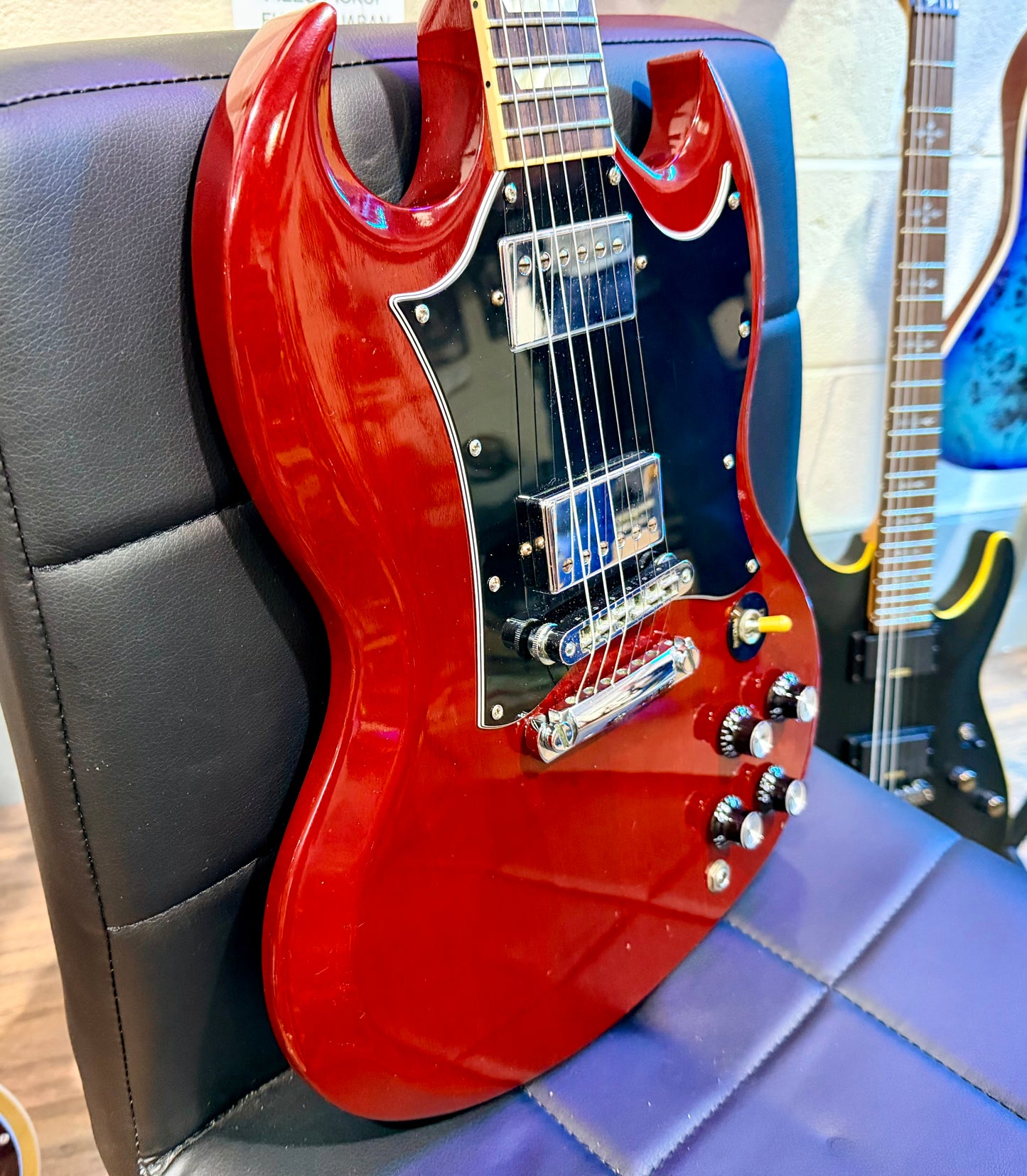 🍒2010🍒 Gibson SG Standard~ USA Made~ Heritage Cherry~ Hard Case~ Lovely!