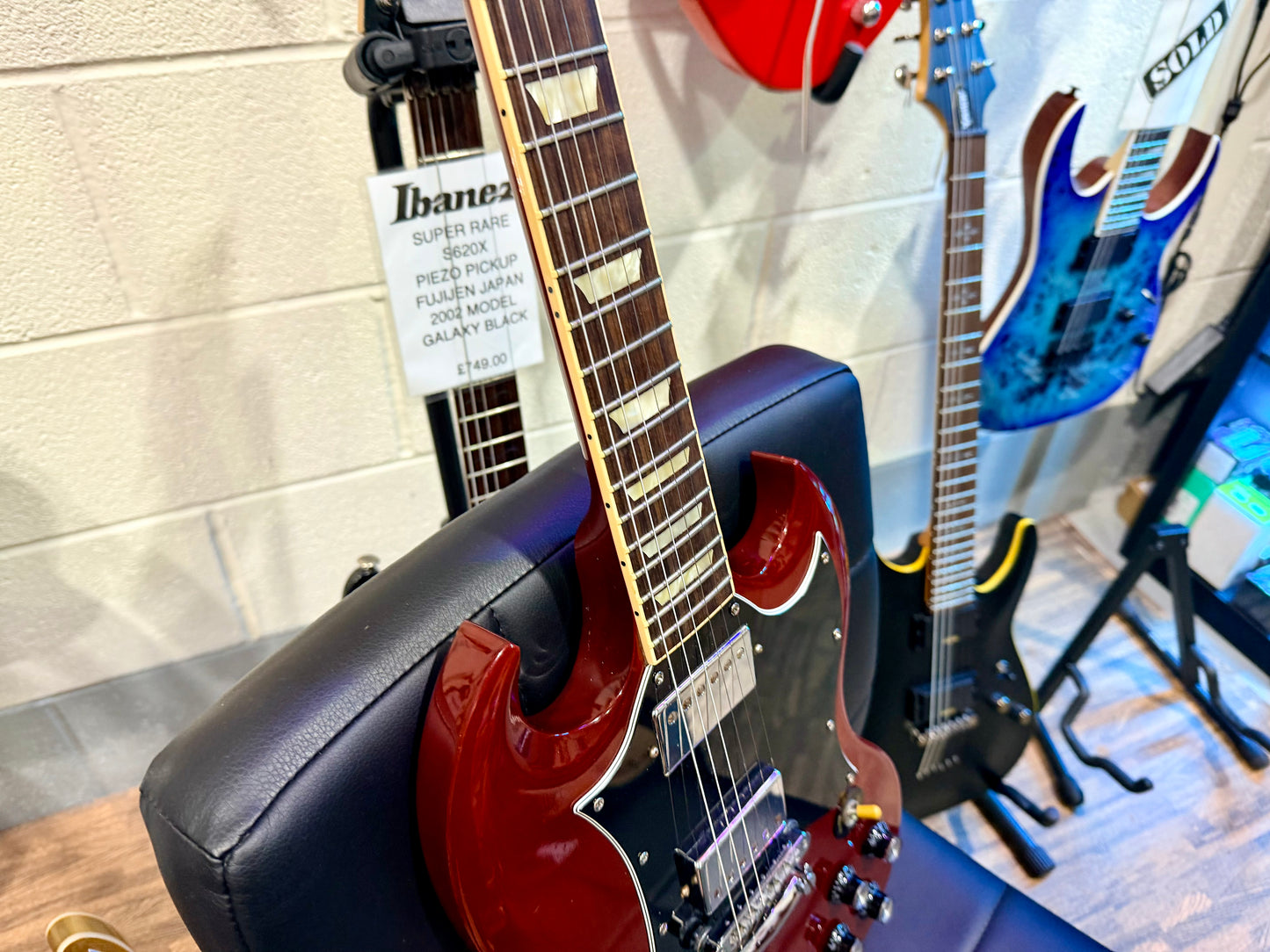 🍒2010🍒 Gibson SG Standard~ USA Made~ Heritage Cherry~ Hard Case~ Lovely!