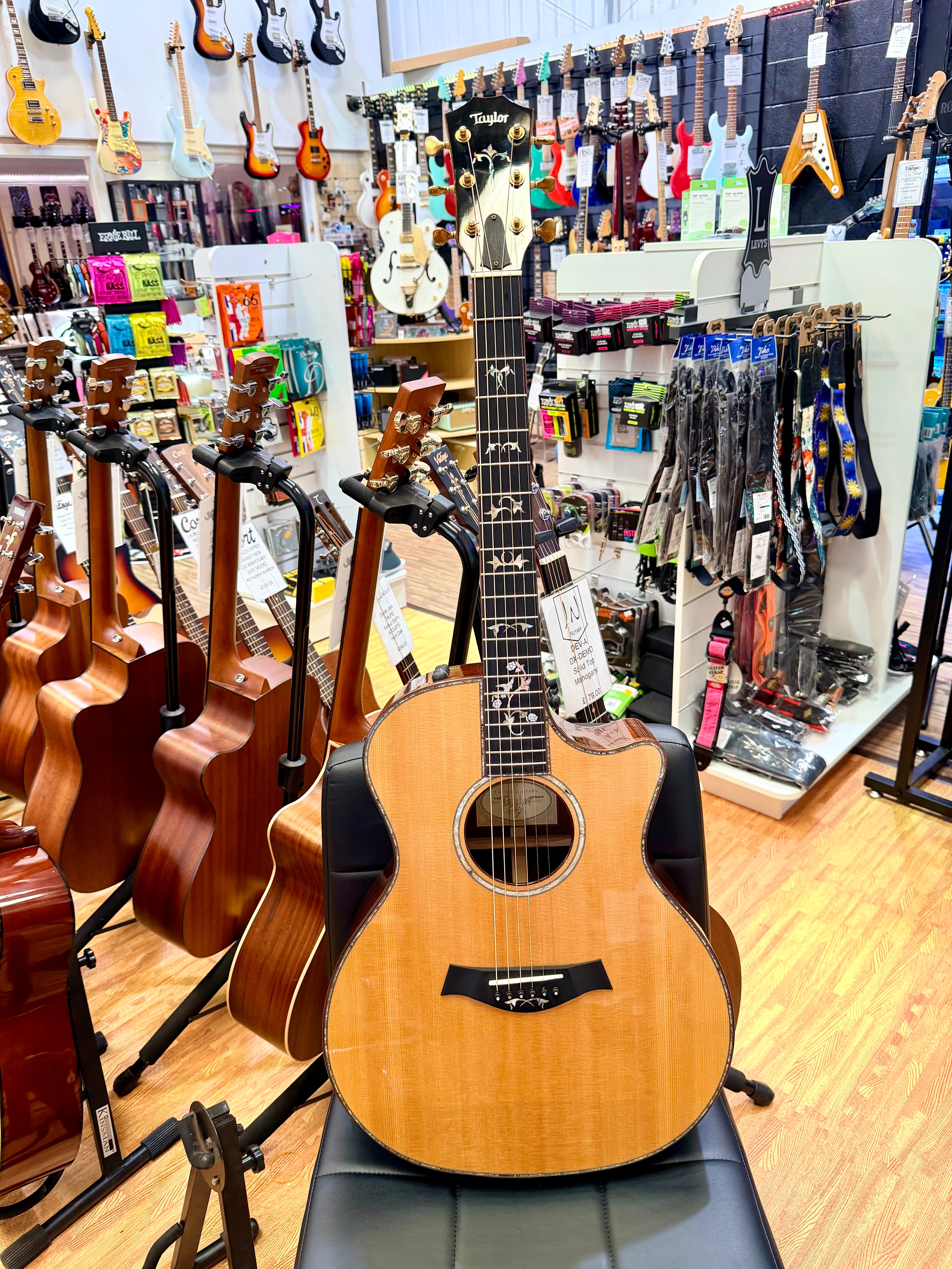 ✨BEAUTIFUL✨ 2011 Taylor 914ce Grand Auditorium~ Cindy Inlay~ Electro Acoustic!