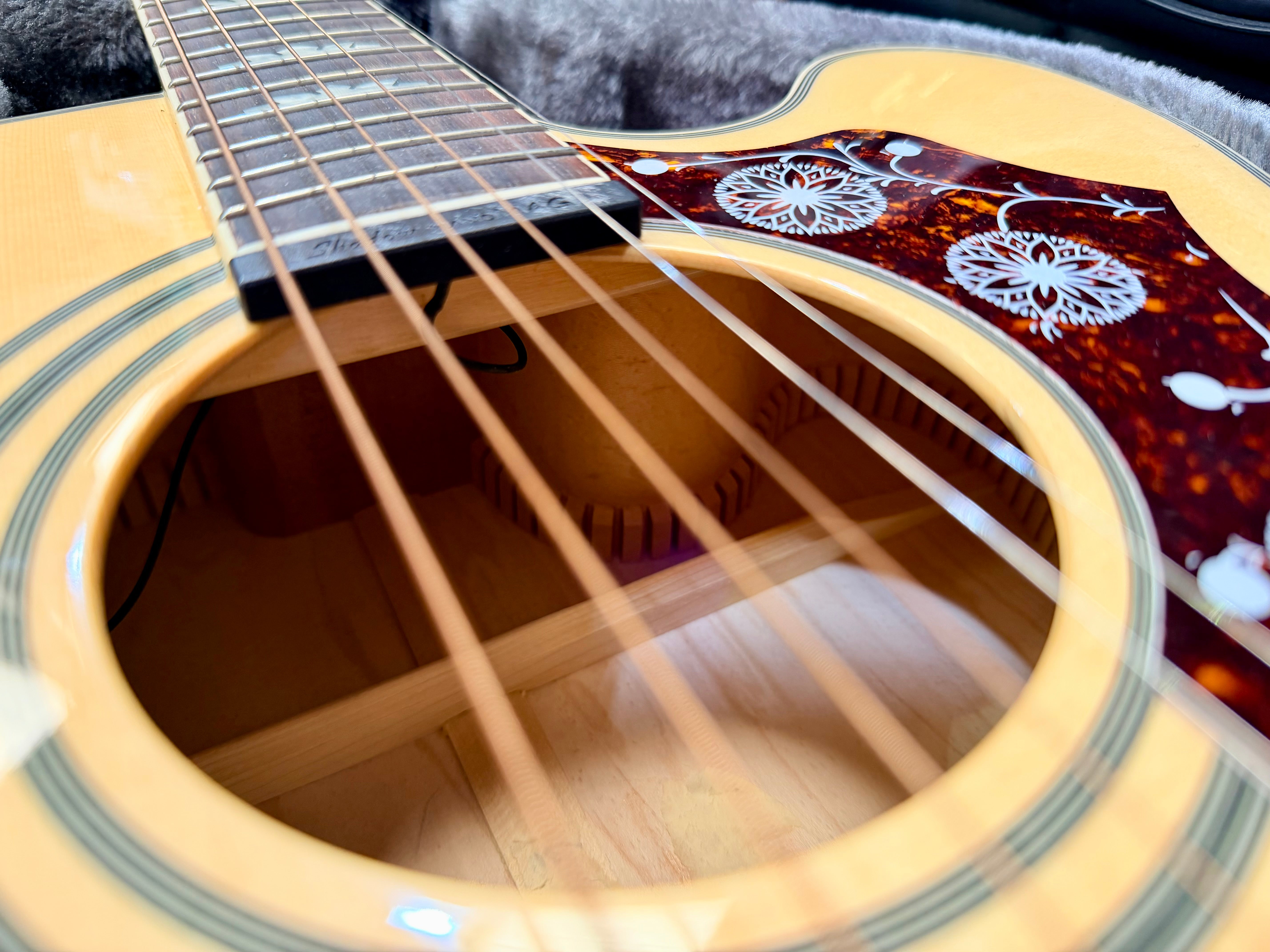✨MINT✨ Epiphone EJ-200SCE Jumbo Electro Acoustic~ Natural~ Esonic 2 + H/Case!