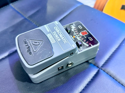 🎸 Behringer TU300 Chromatic Guitar/Bass Tuner Pedal~ Good Working Order 🎸