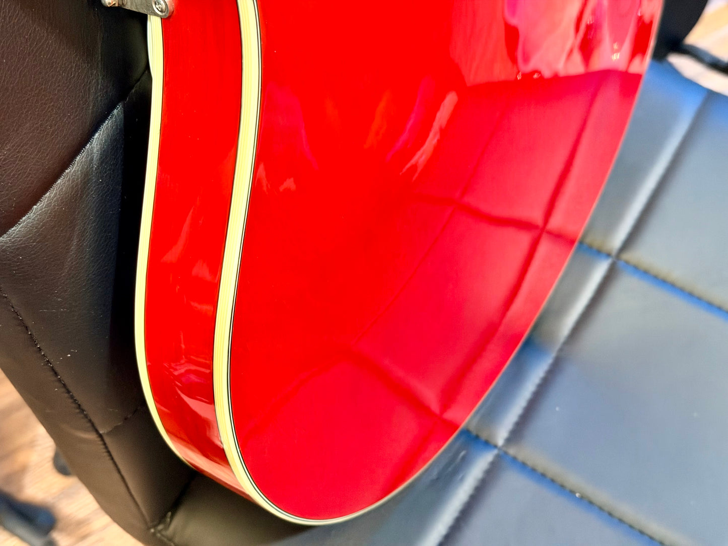 🍒MINT 2022 🍒 Eastman T386-RD Thinline Semi-Hollow ‘335’ Antique Red + Case!