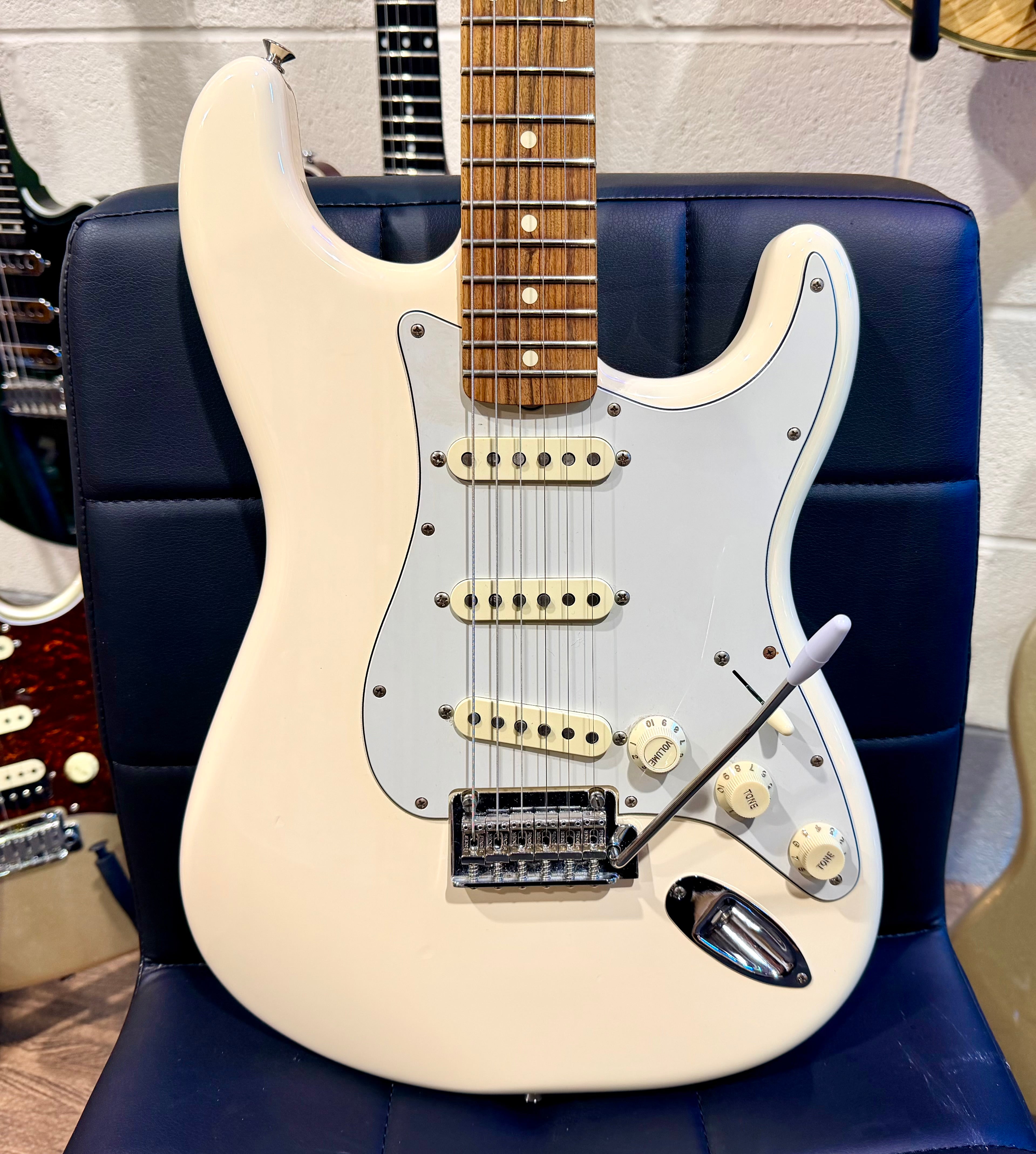 🌟2021🌟 Fender Vintera ‘60s Modified Stratocaster~ Olympic White~ Mexican Strat