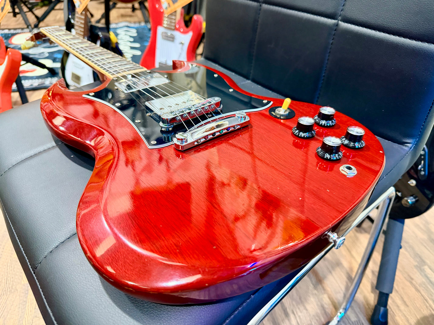 🍒2010🍒 Gibson SG Standard~ USA Made~ Heritage Cherry~ Hard Case~ Lovely!