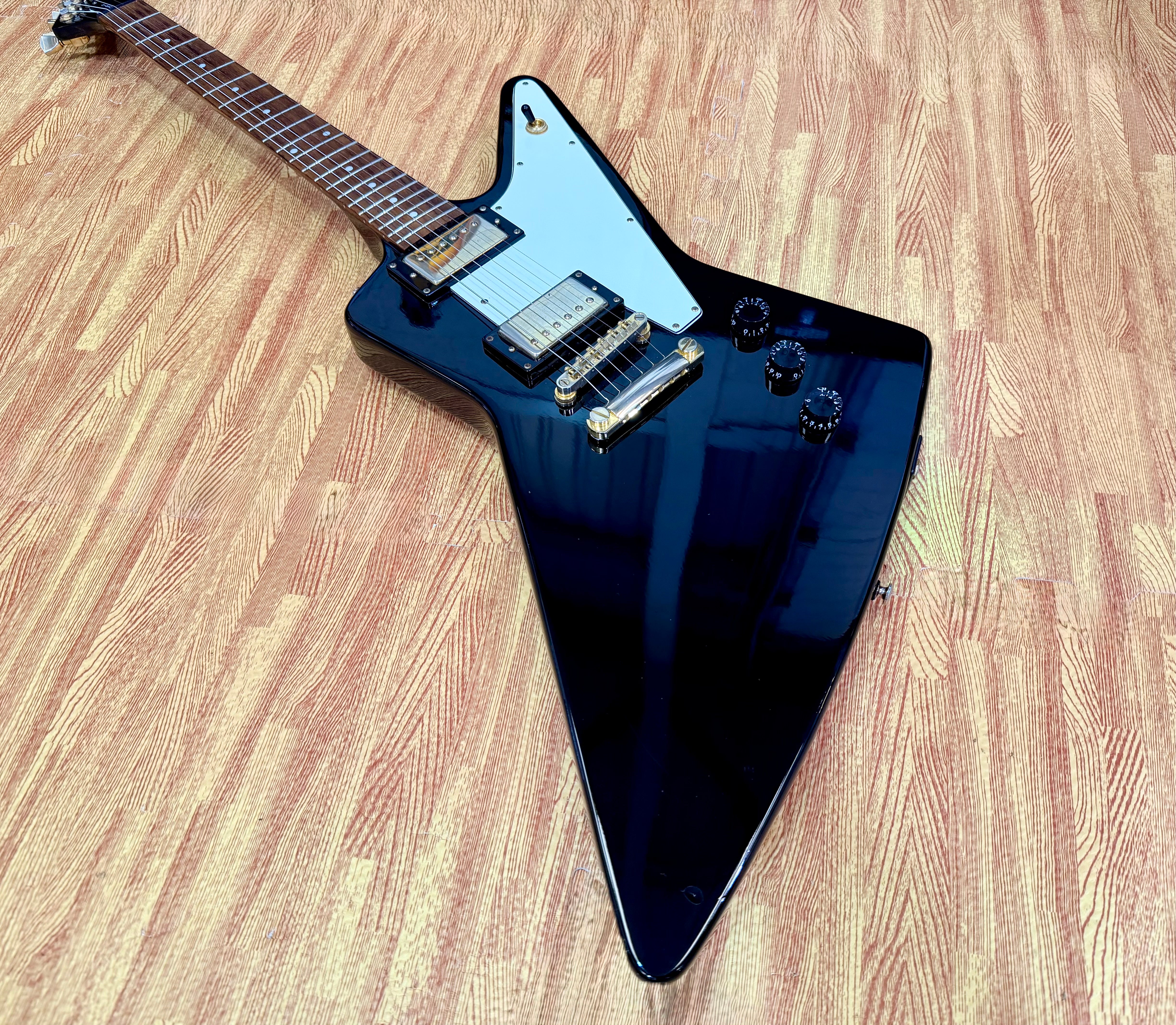 ⚡️2001⚡️ Epiphone ‘58 Explorer Black~ Korean Made 1958 ~ Gold Hardware~ Unsung MIK!